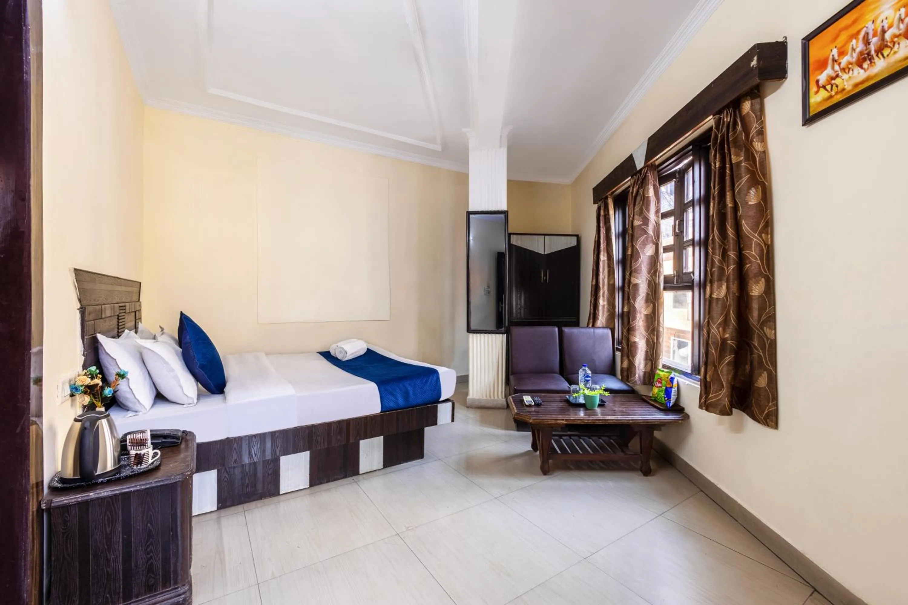 Bed in Hotel Ashoka Continental Near New Delhi Railway station