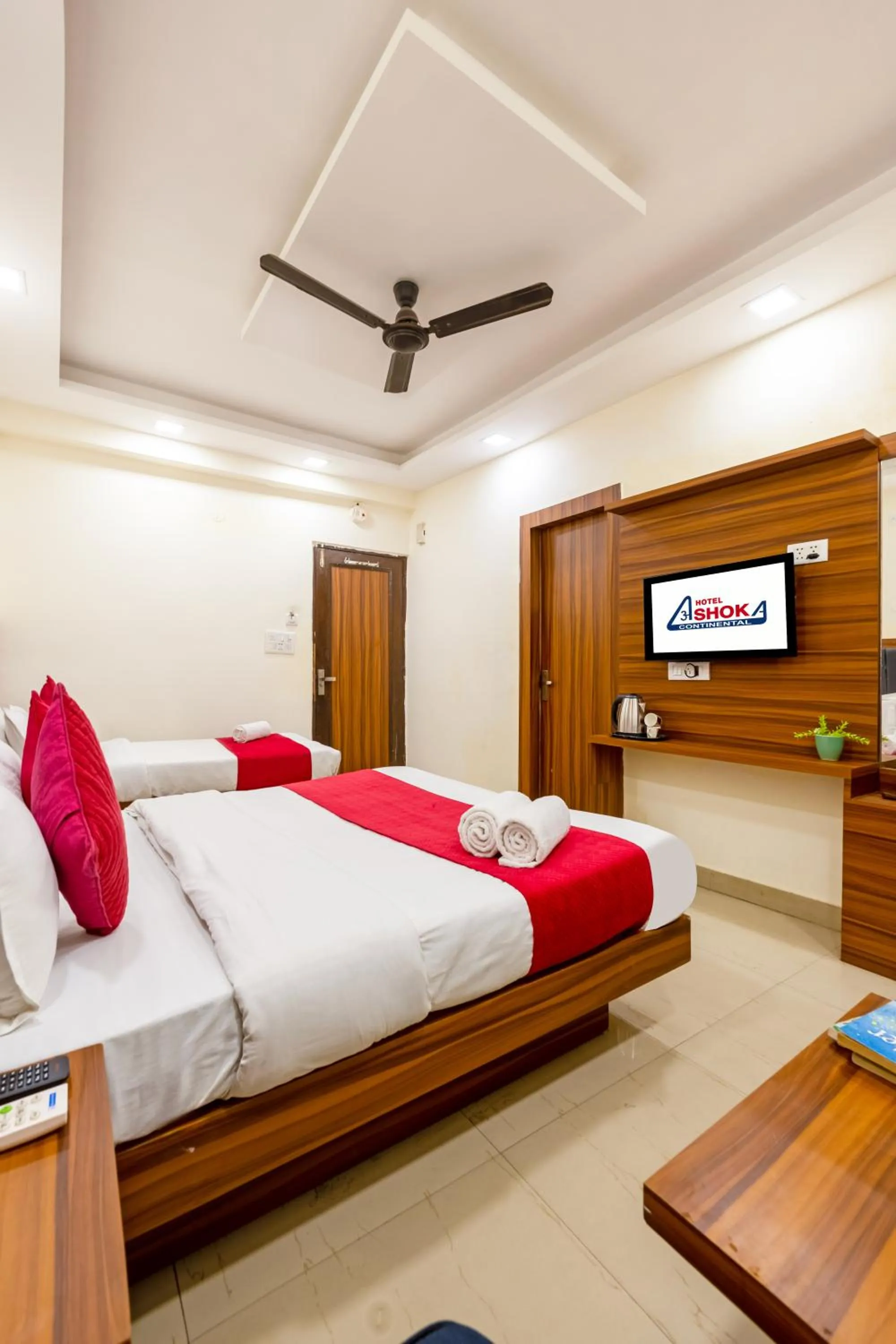 Photo of the whole room, Bed in Hotel Ashoka Continental Near New Delhi Railway station