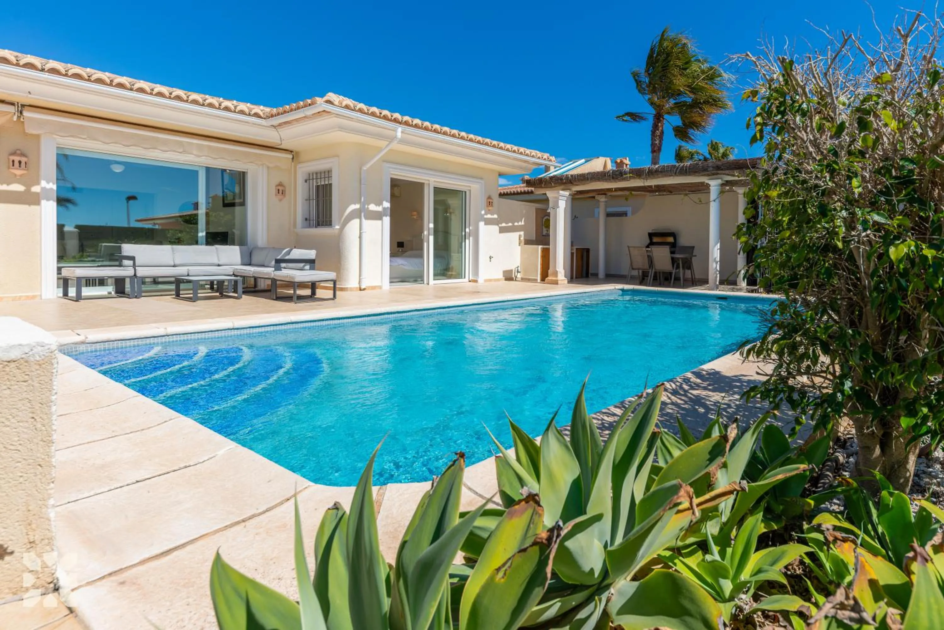 Villa La Corona by Abahana Villas