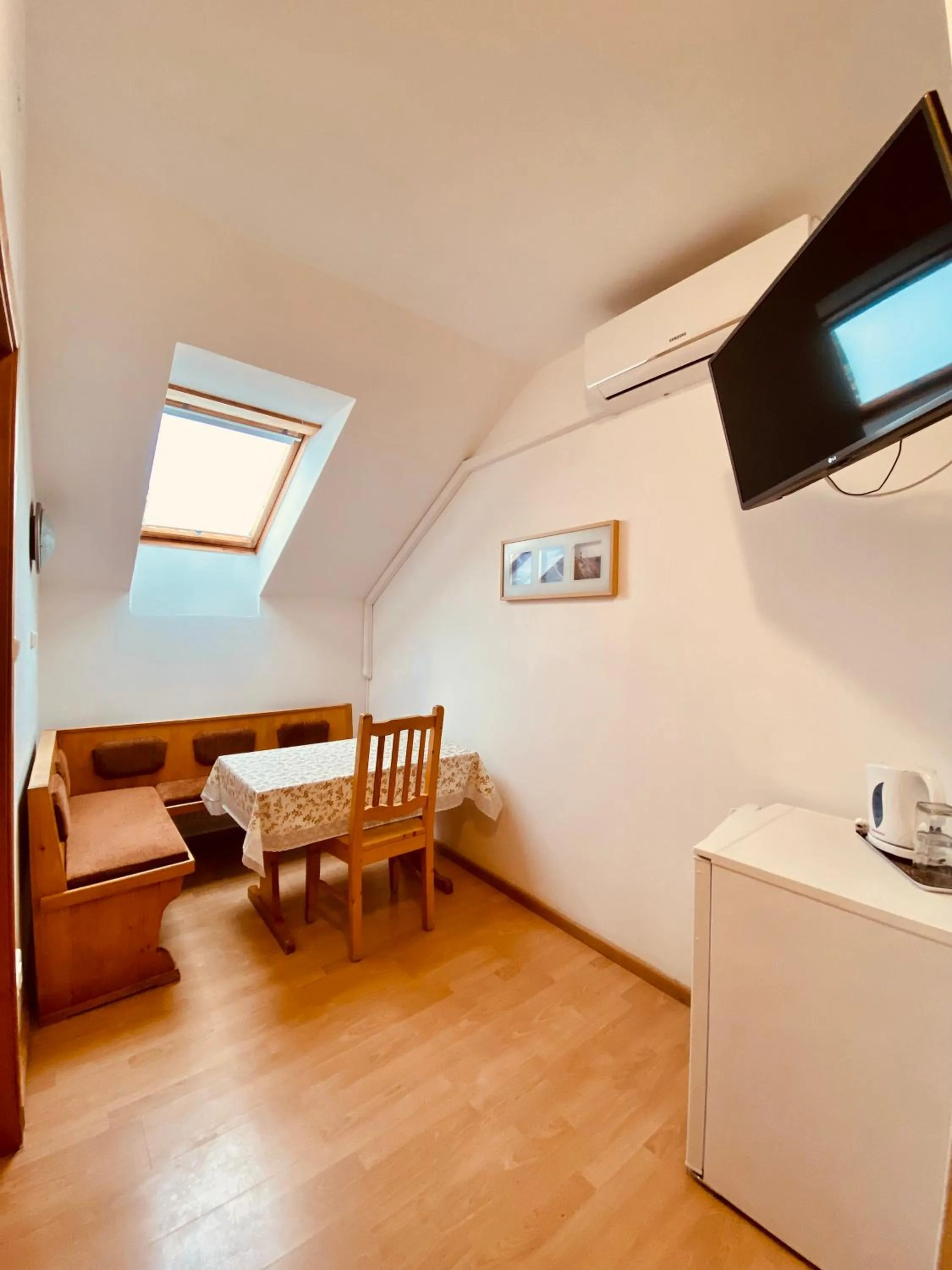 Communal lounge/ TV room in Sommer Panzió