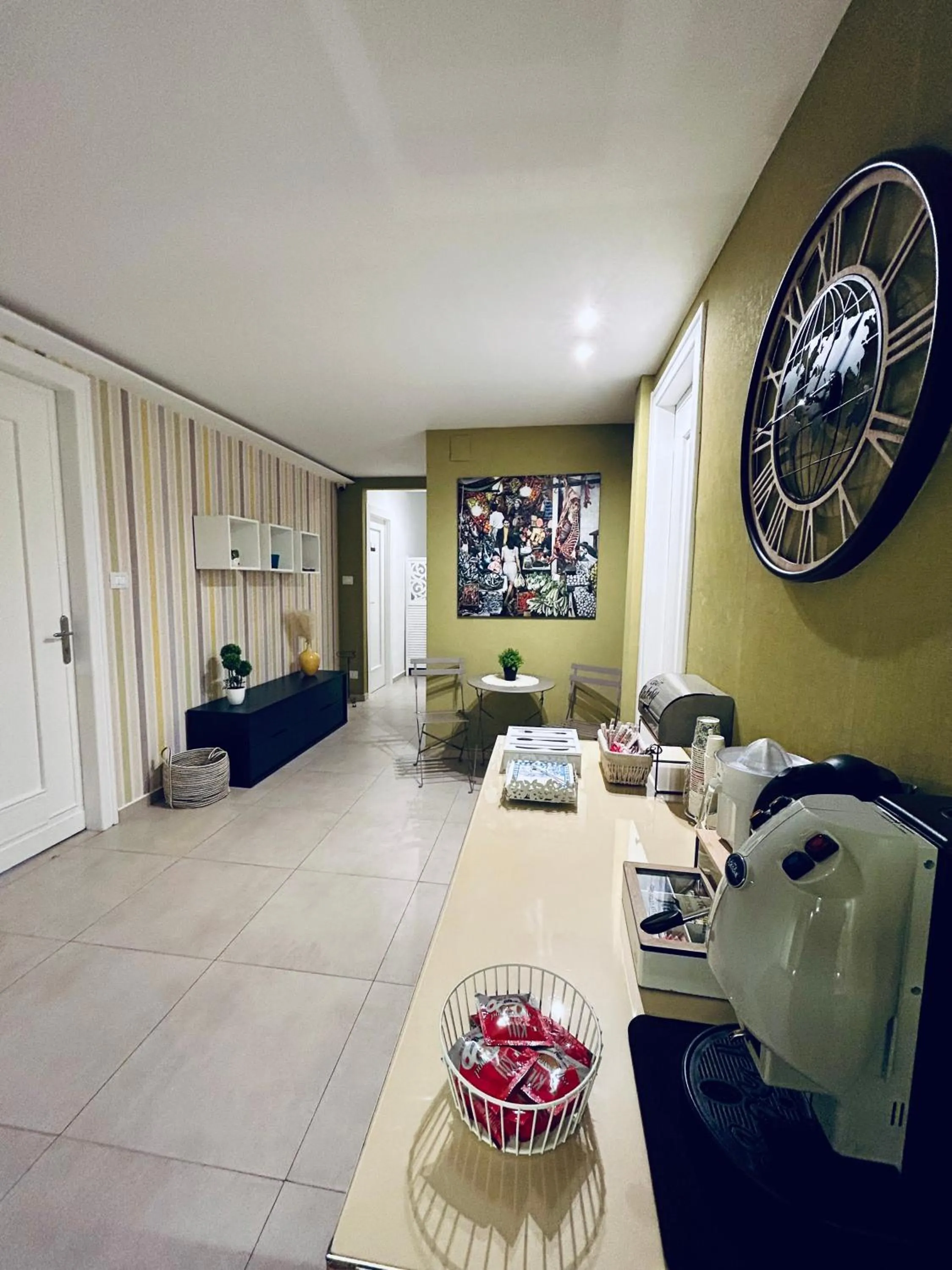 Communal lounge/ TV room, Bed in B&B Ungheria Ottantaquattro