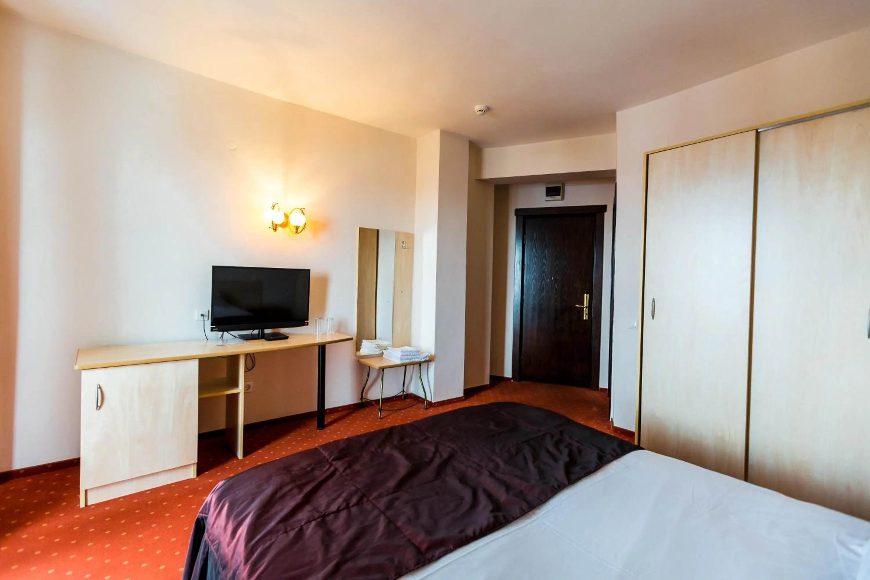 Photo of the whole room, Bed in Hotel Onix