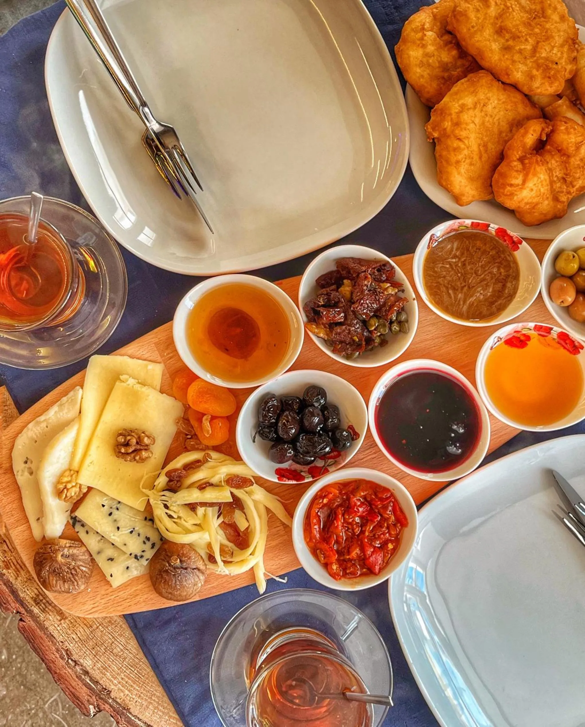 Restaurant/places to eat in Eolya Konuk Evi