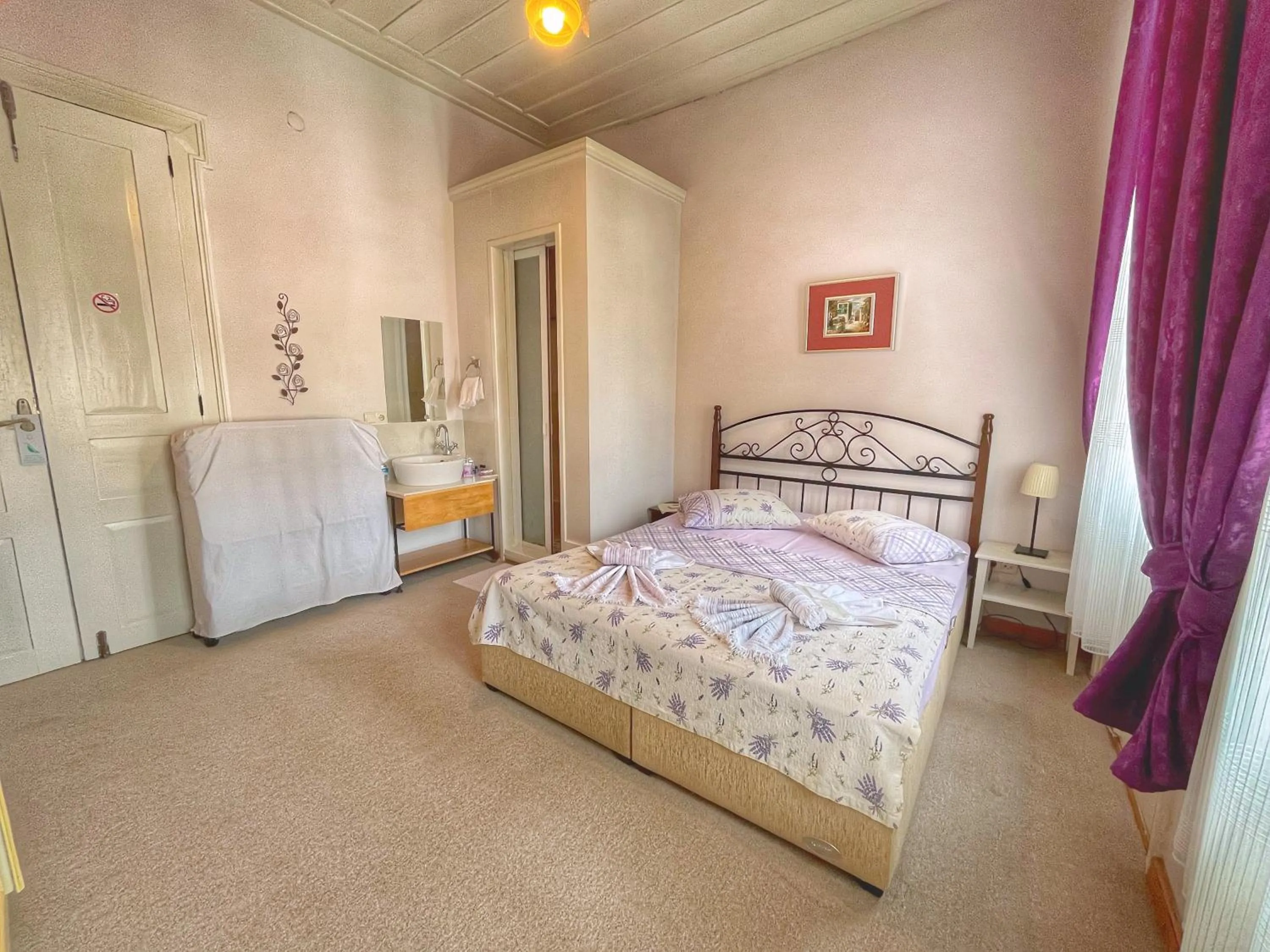 Toilet in Eolya Konuk Evi