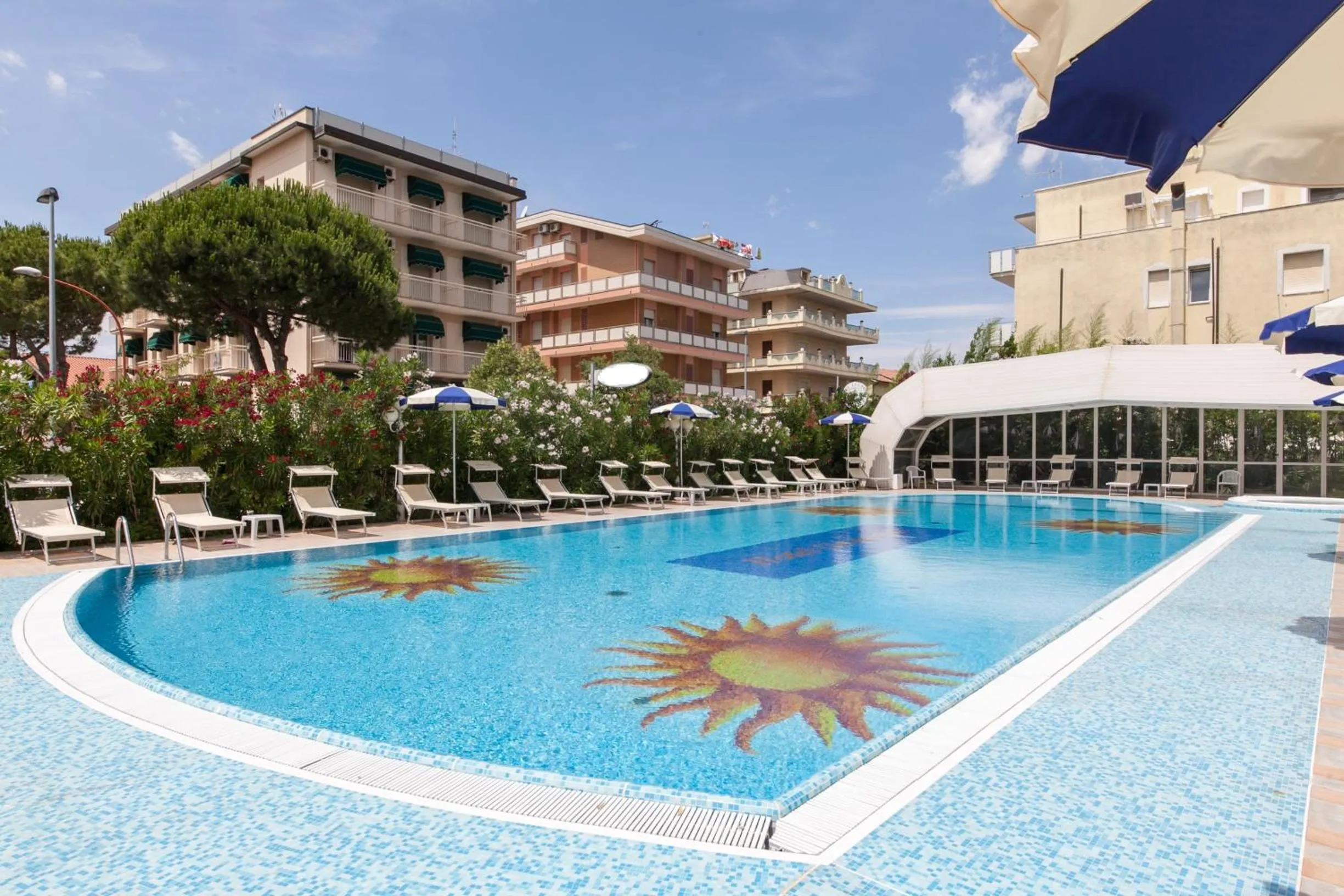 Swimming pool in Diplomatic