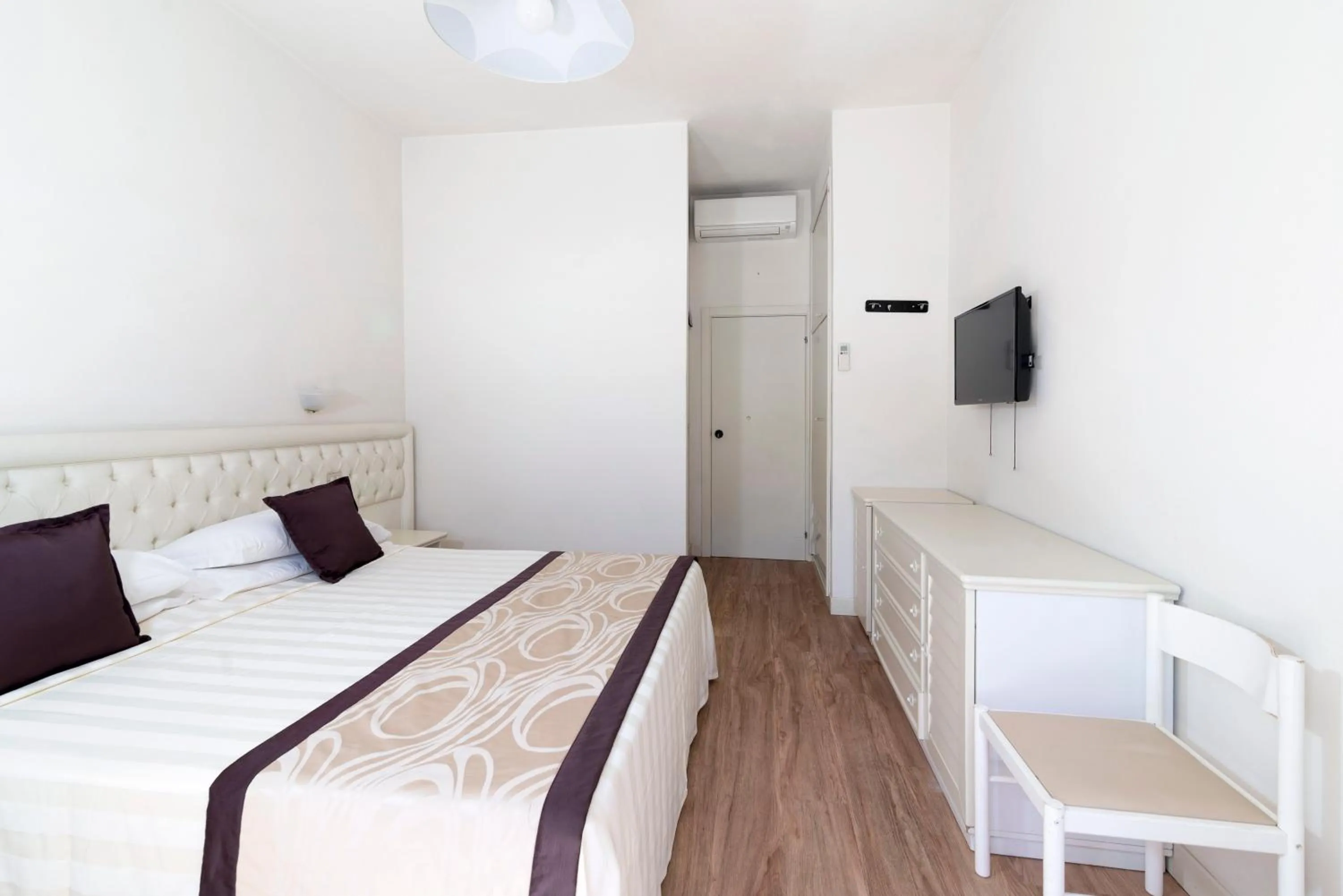 Bedroom, Bed in Diplomatic