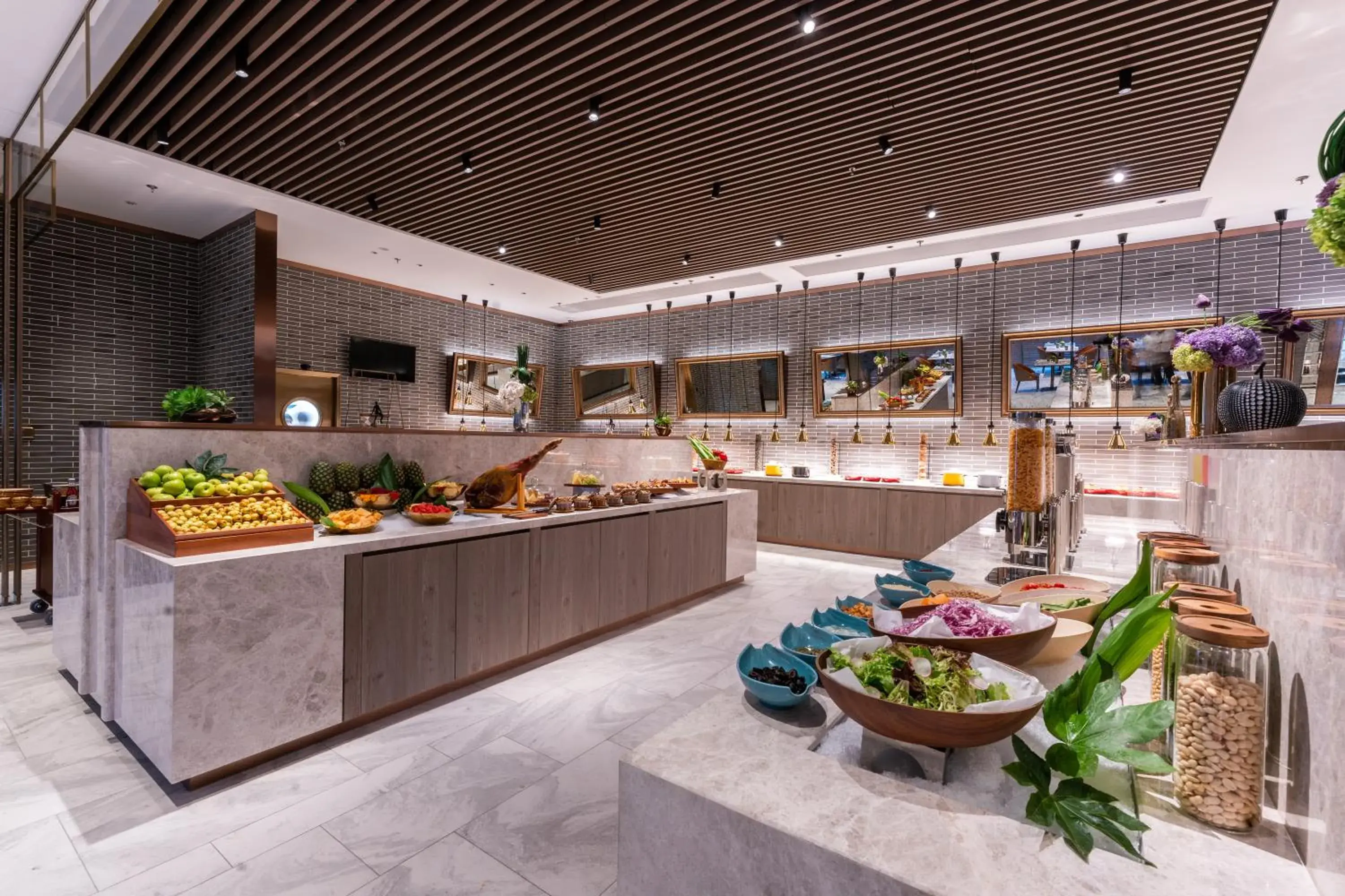 Restaurant/places to eat in Harbour Plaza Metropolitan Shanghai Restaurant/places to eat in Harbour Plaza Metropolitan Shanghai