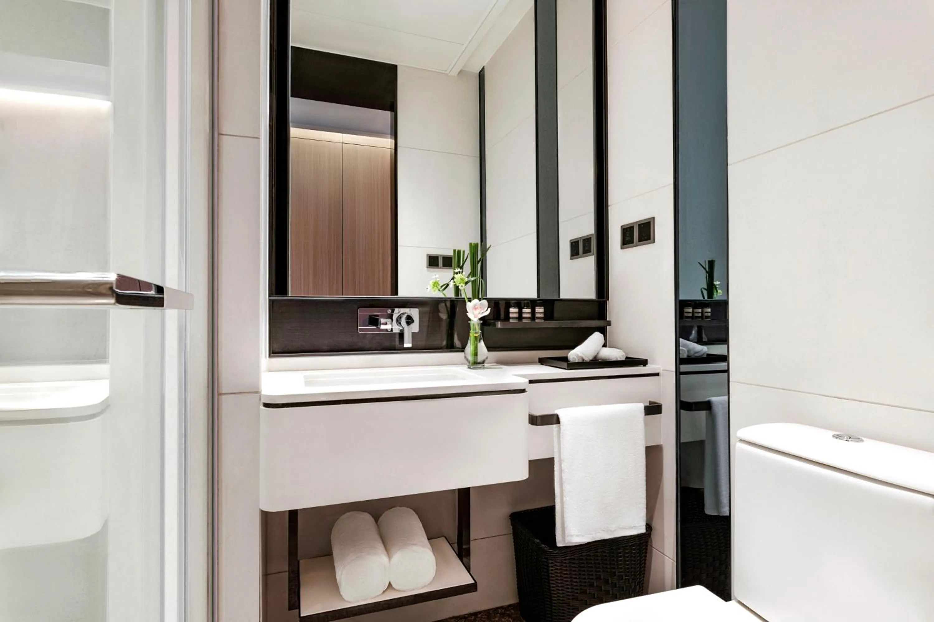 Toilet in Harbour Plaza Metropolitan Shanghai