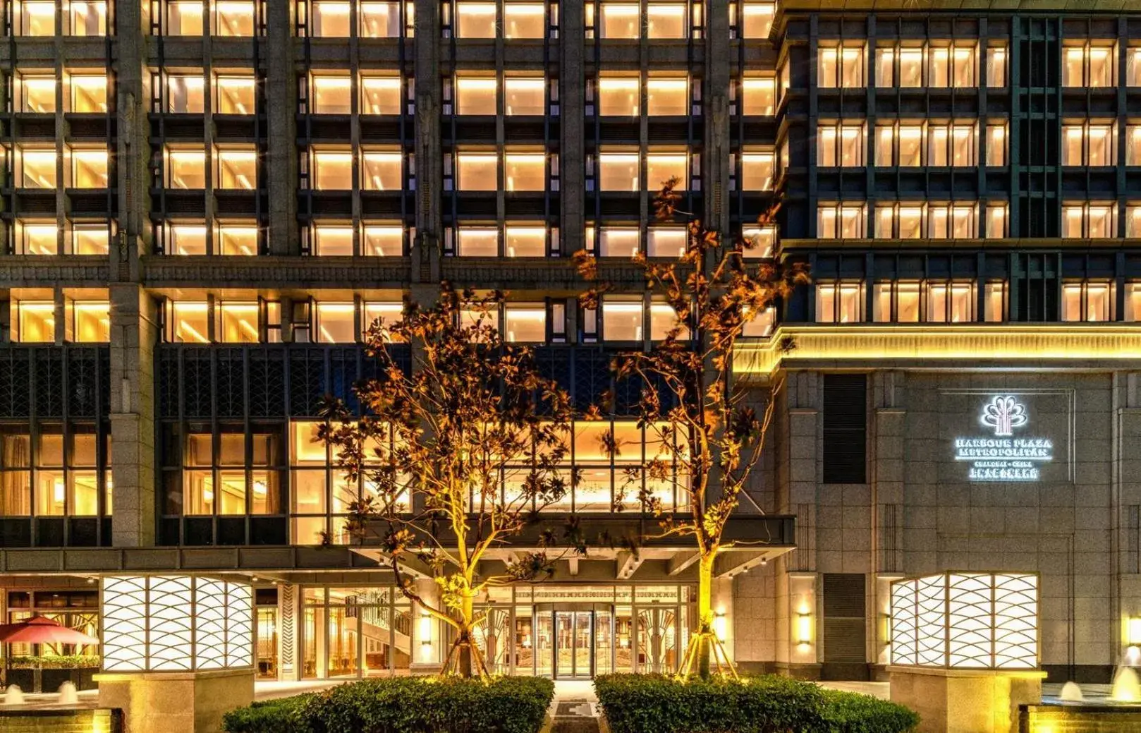Property building in Harbour Plaza Metropolitan Shanghai Property building in Harbour Plaza Metropolitan Shanghai