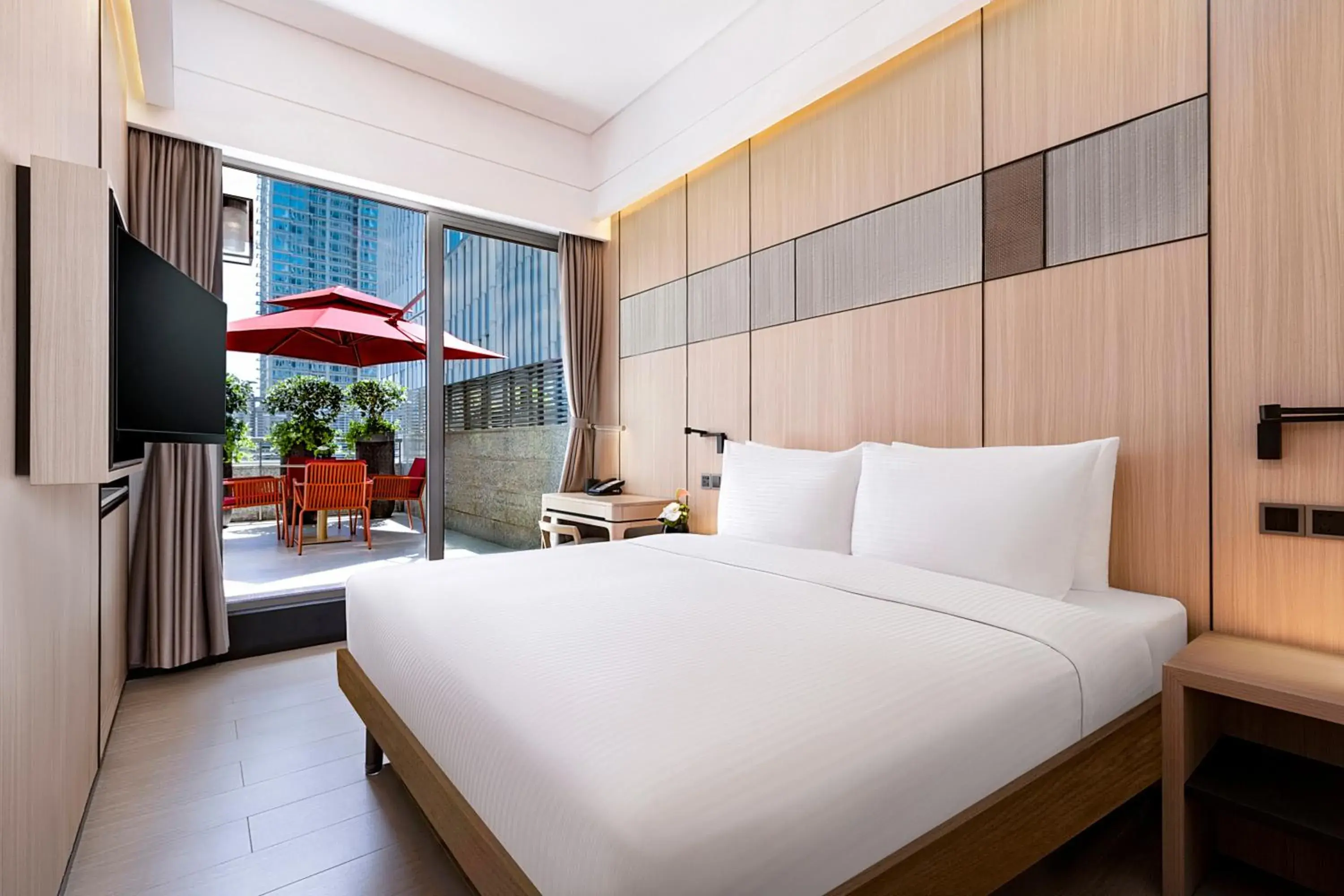 Deluxe Terrace King Room in Harbour Plaza Metropolitan Shanghai Deluxe Terrace King Room in Harbour Plaza Metropolitan Shanghai