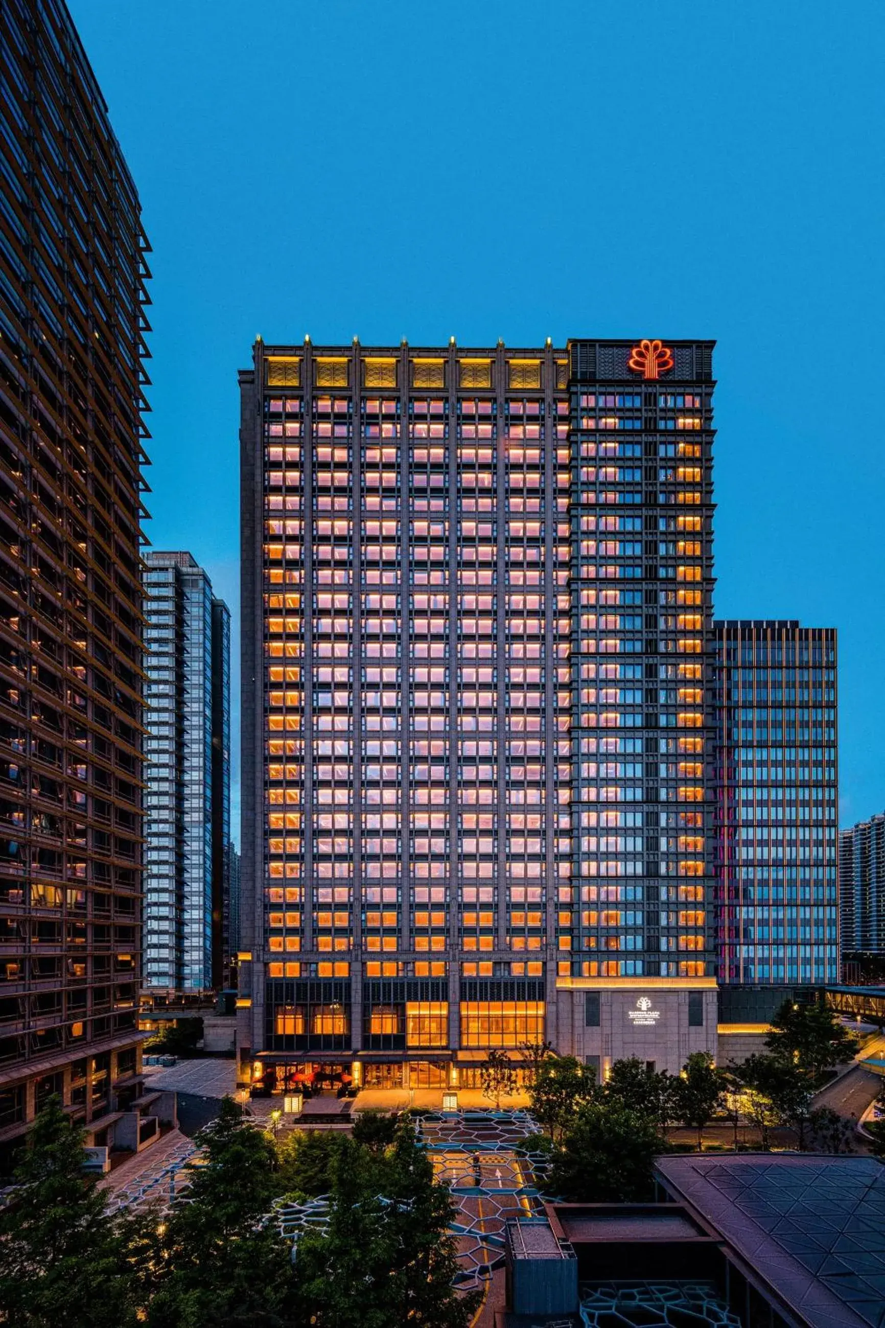 Property building in Harbour Plaza Metropolitan Shanghai Property building in Harbour Plaza Metropolitan Shanghai