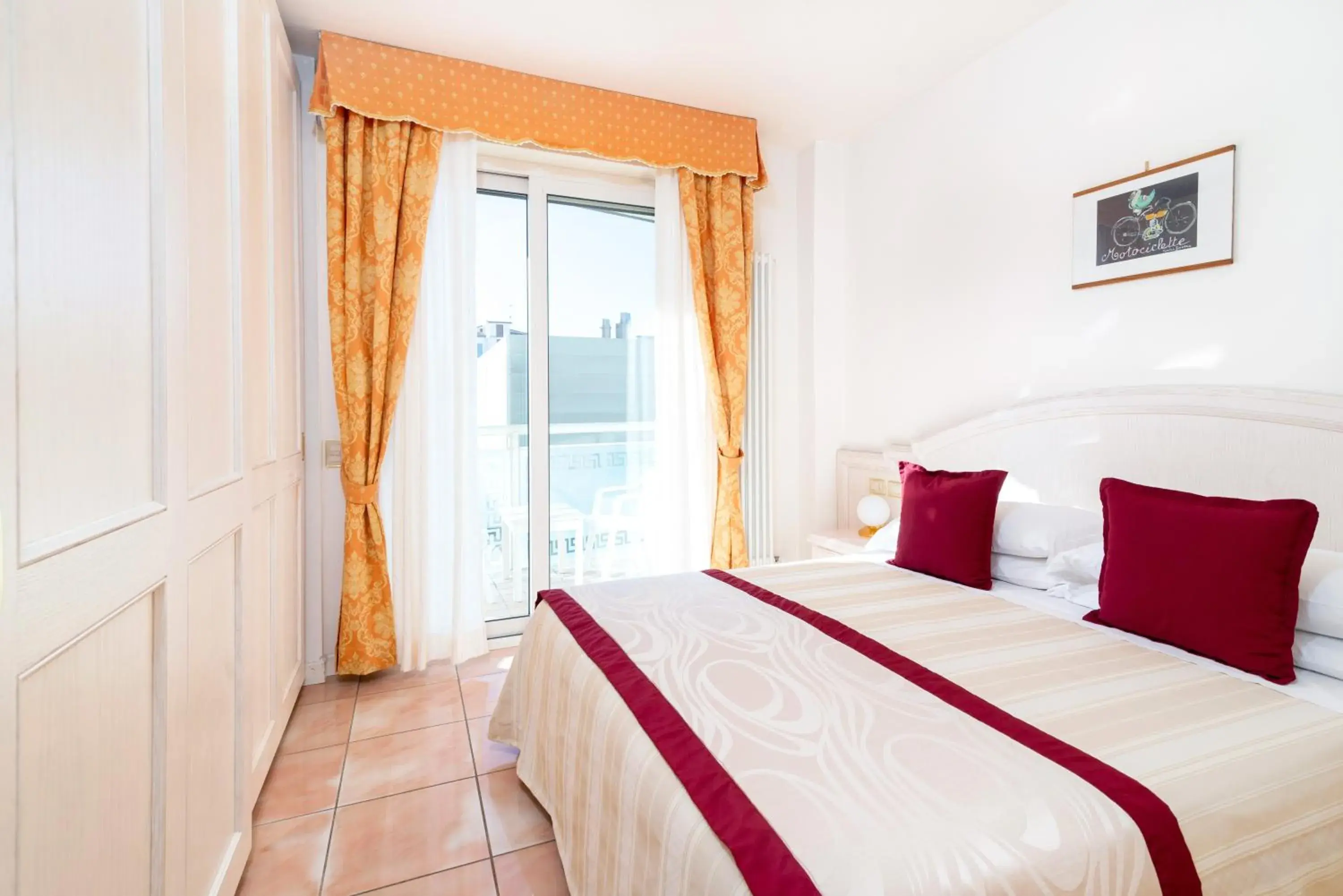 Bedroom, Bed in Universal Hotel Bedroom, Bed in Universal Hotel