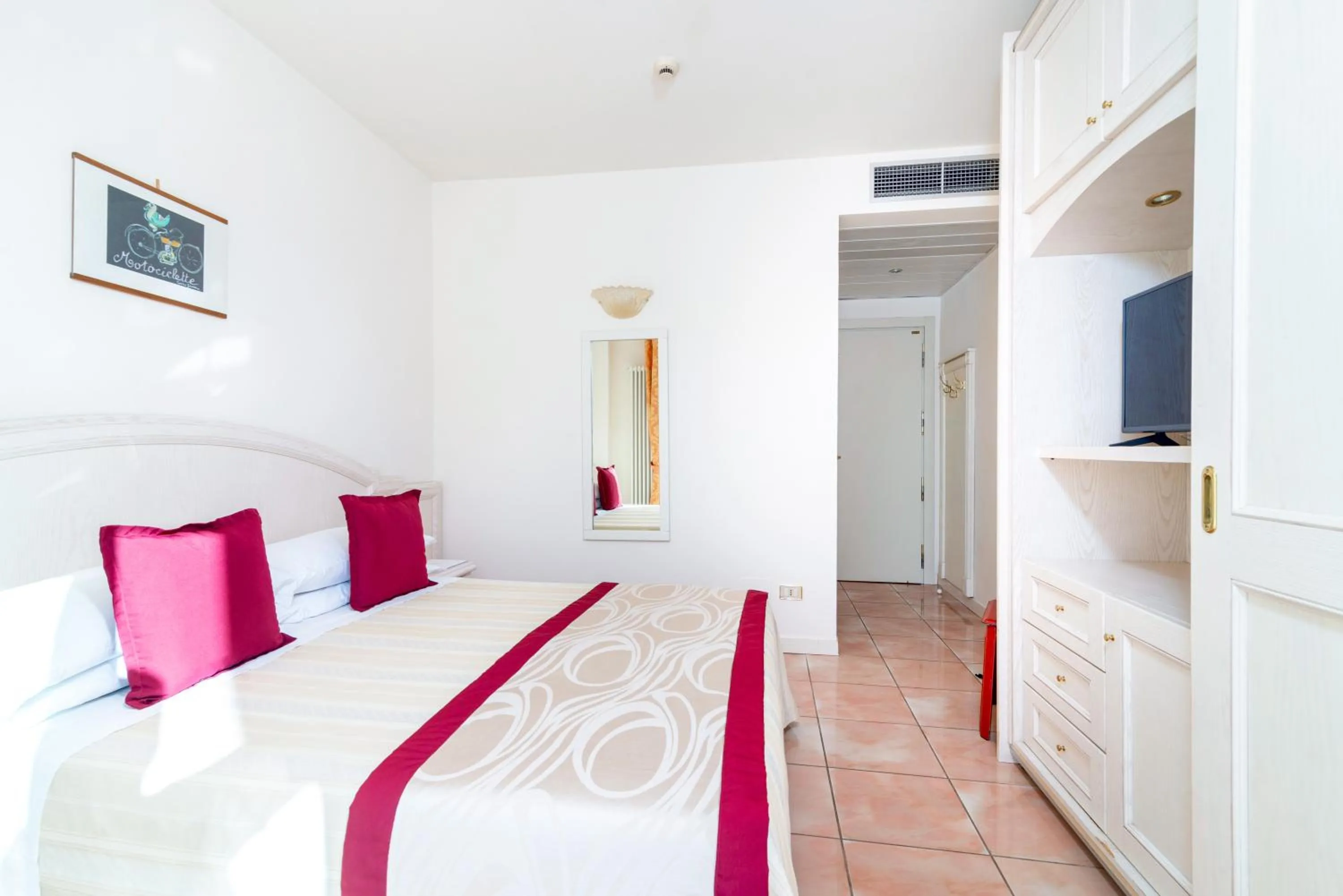 Bedroom, Bed in Universal Hotel