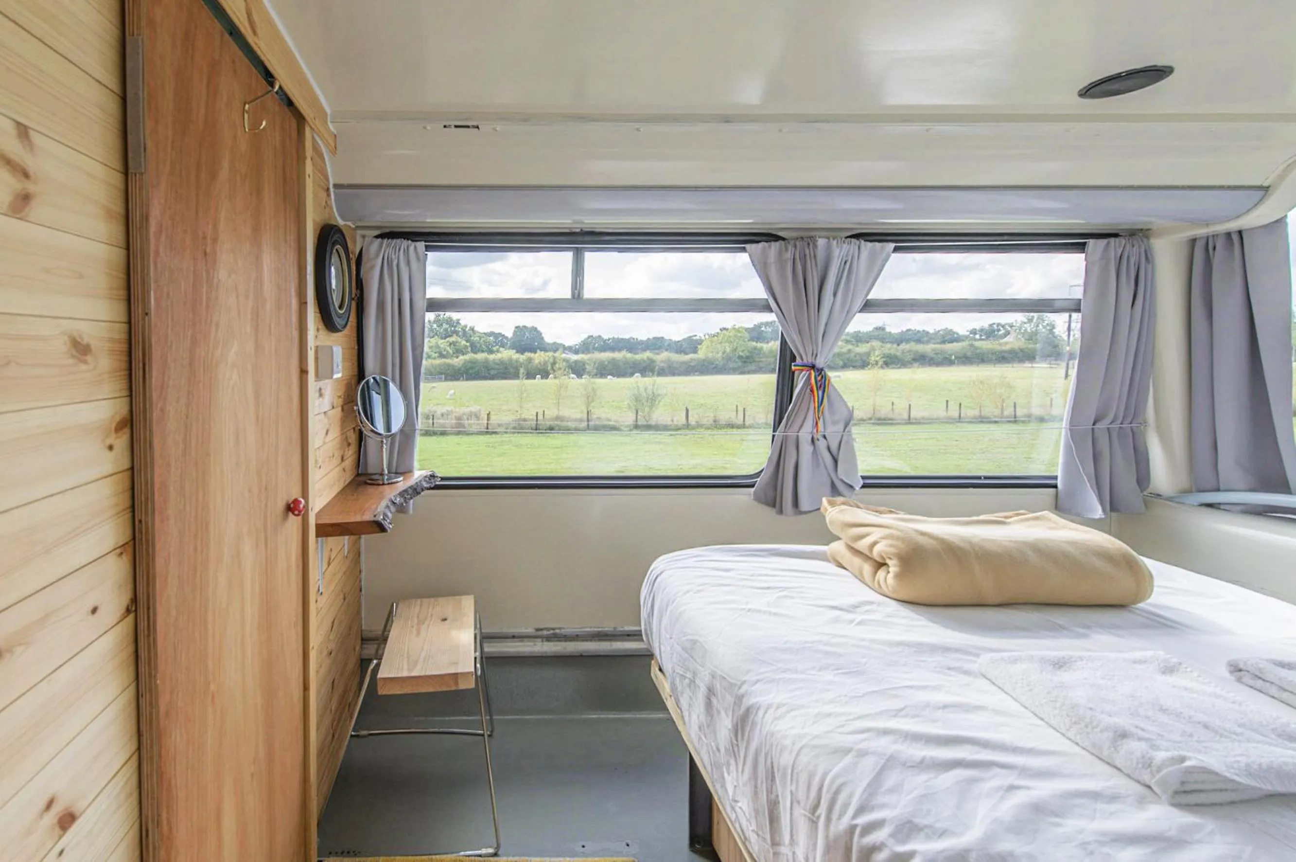 Bedroom, Bed in Double Decker Bus on an Alpaca Farm sleeps 8