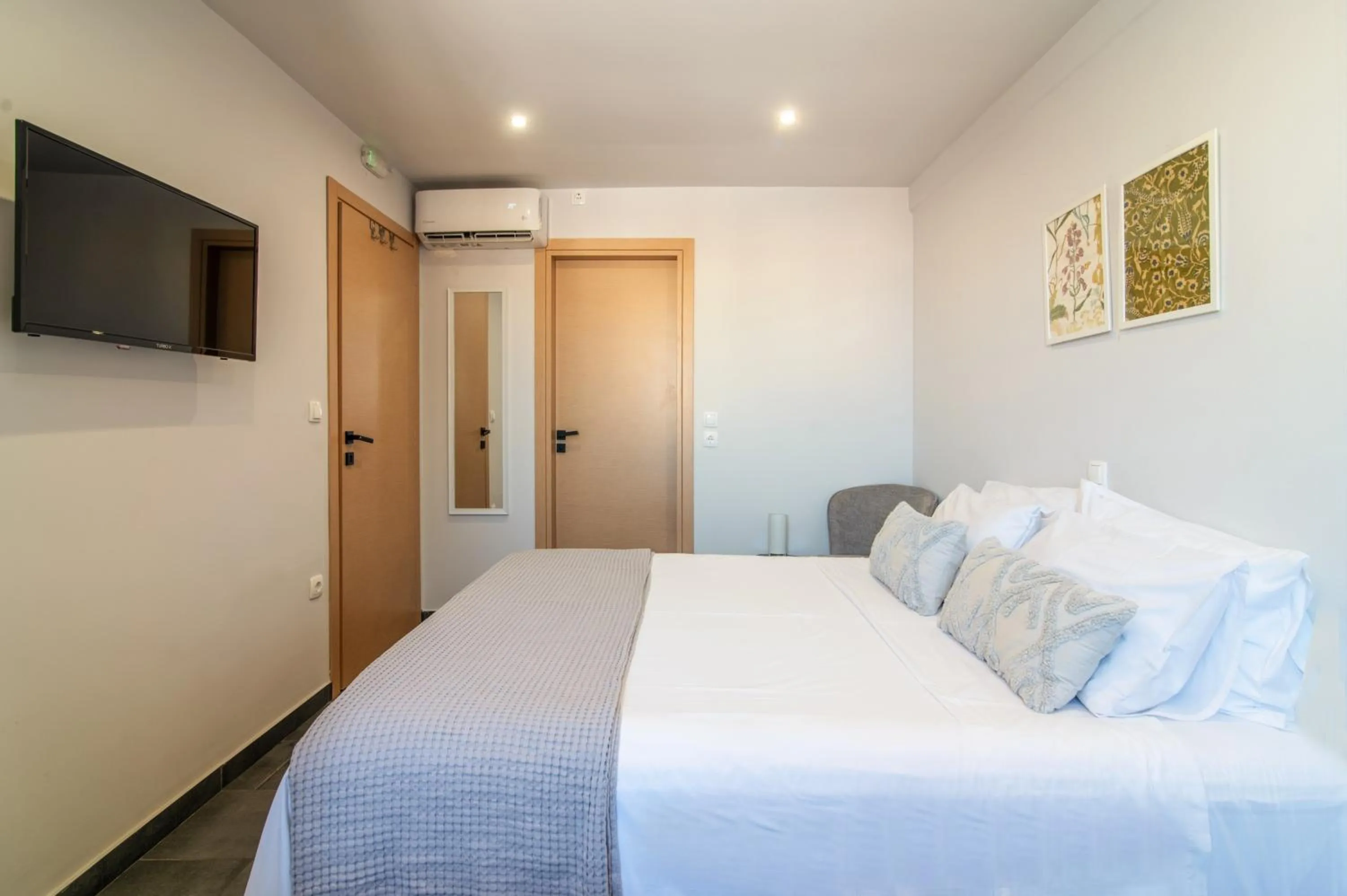 Bedroom, Bed in Navitas House