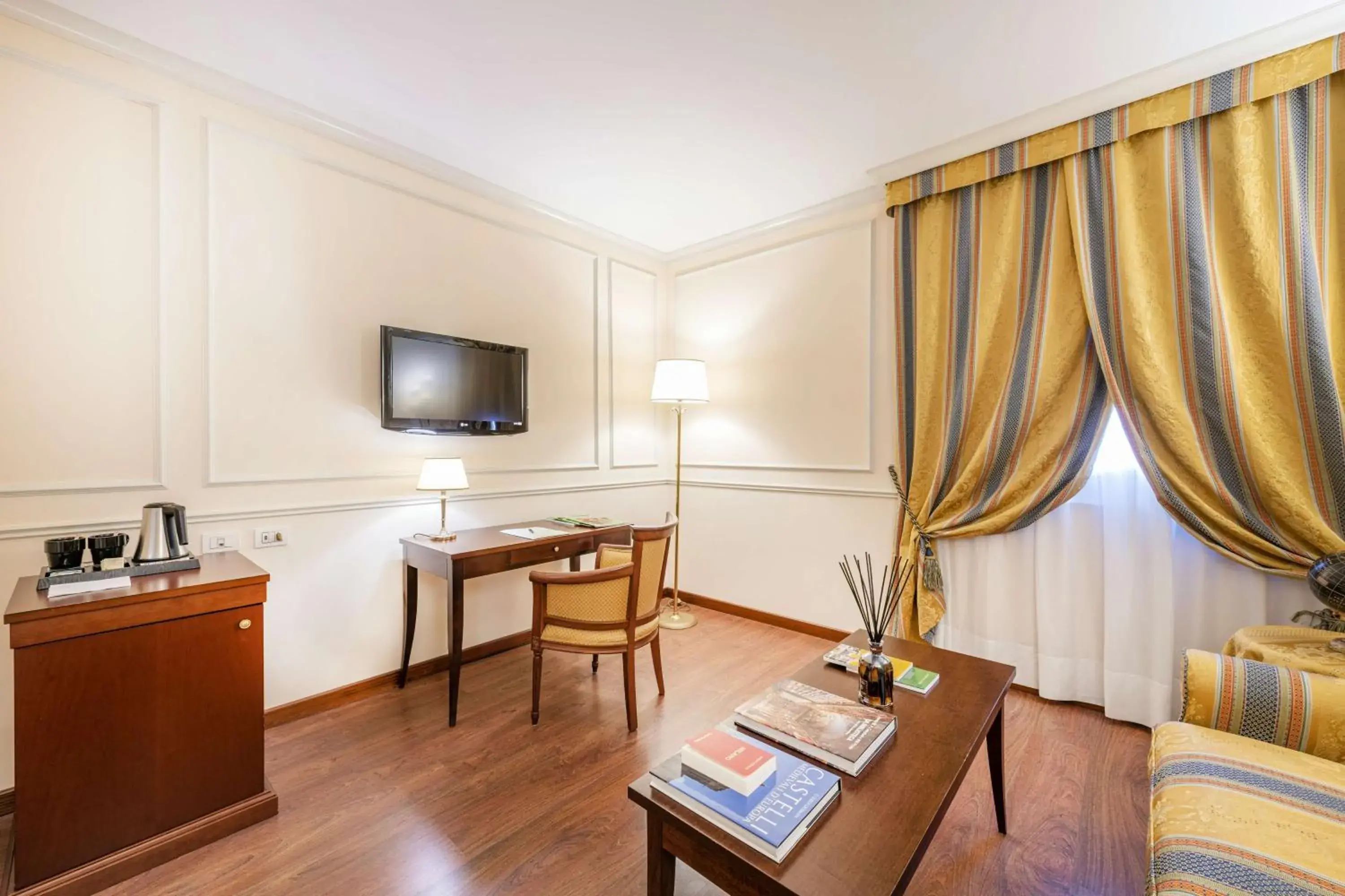 Photo of the whole room in The Regency Sure Hotel Collection by Best Western Photo of the whole room in The Regency Sure Hotel Collection by Best Western