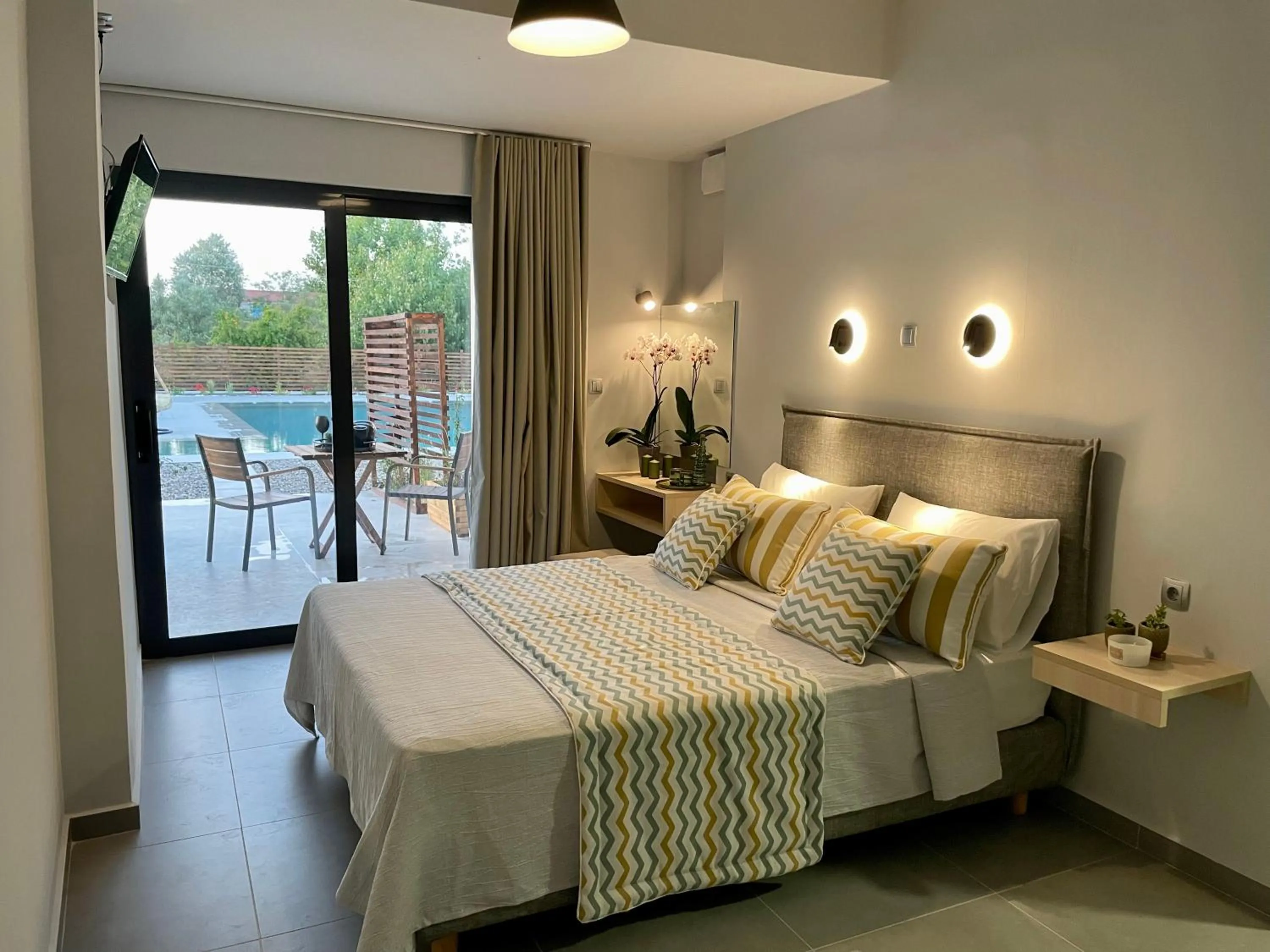 Photo of the whole room, Bed in Κimiro Hotel Tsilivi