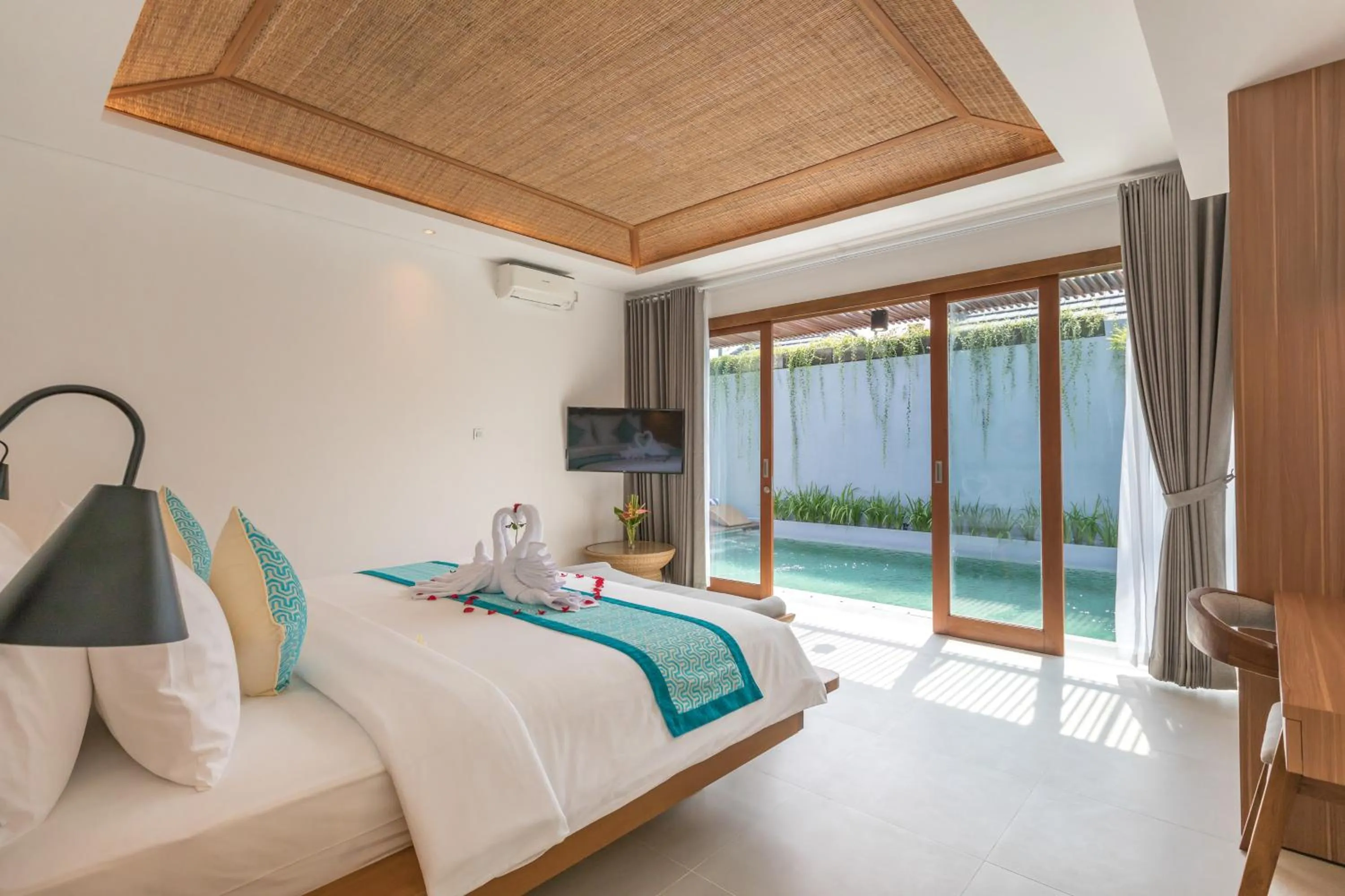 Photo of the whole room, Bed in Fenosa Seminyak Villas
