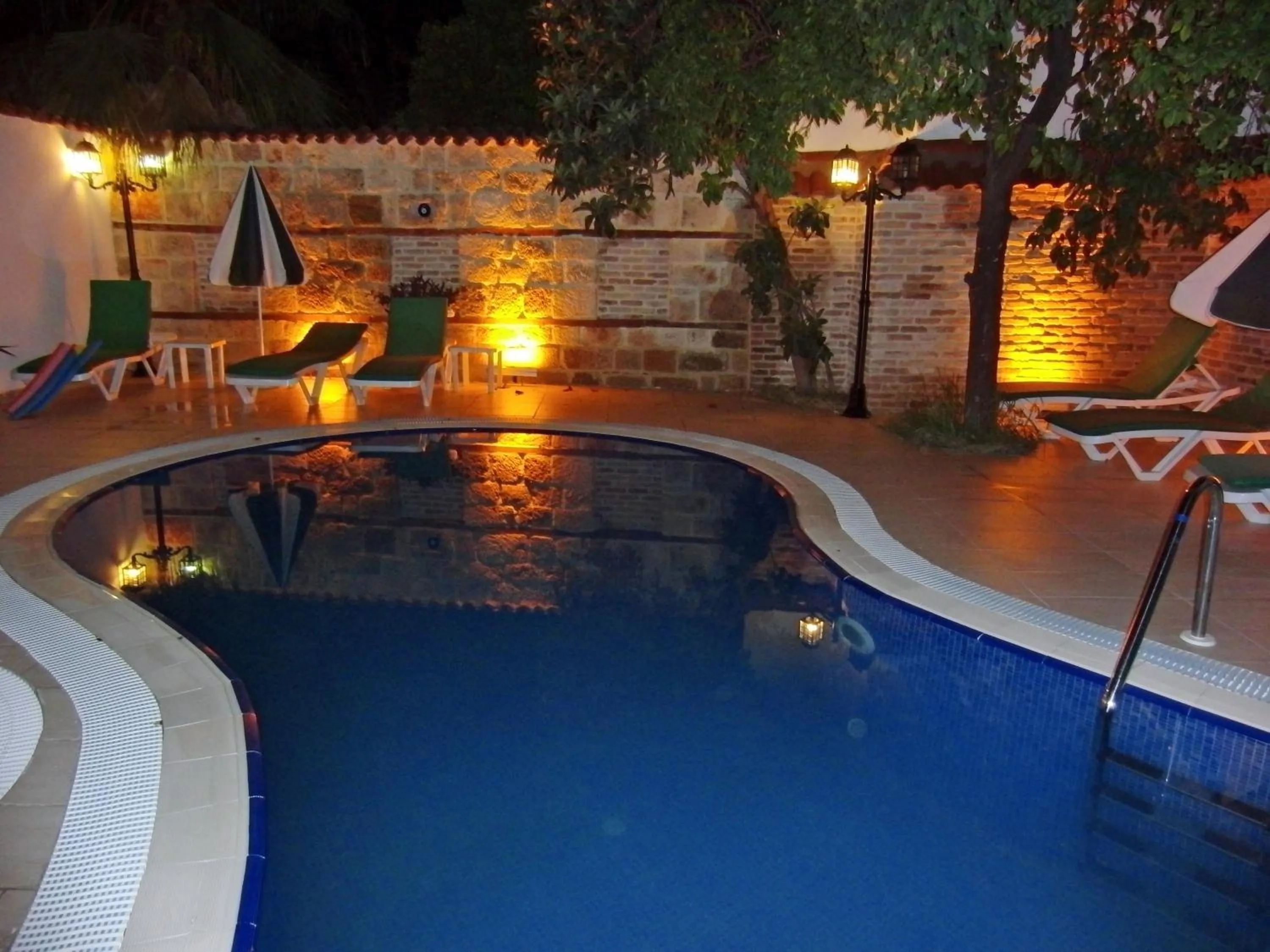 Swimming pool in Kaleiçi Ozkavak Hotel