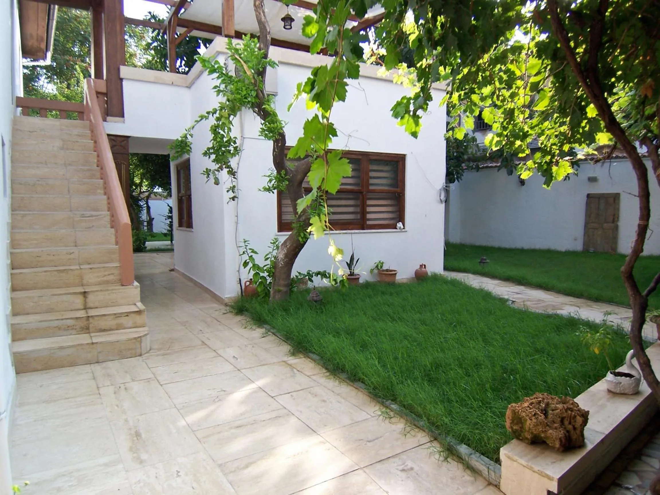 Garden in Kaleiçi Ozkavak Hotel