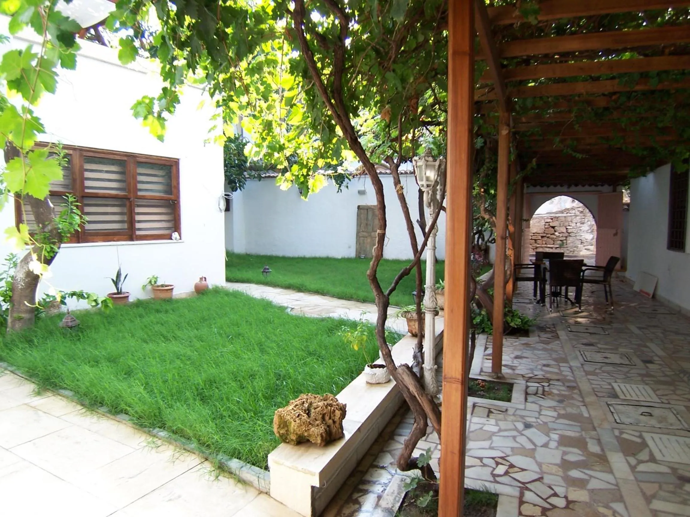 Garden in Kaleiçi Ozkavak Hotel