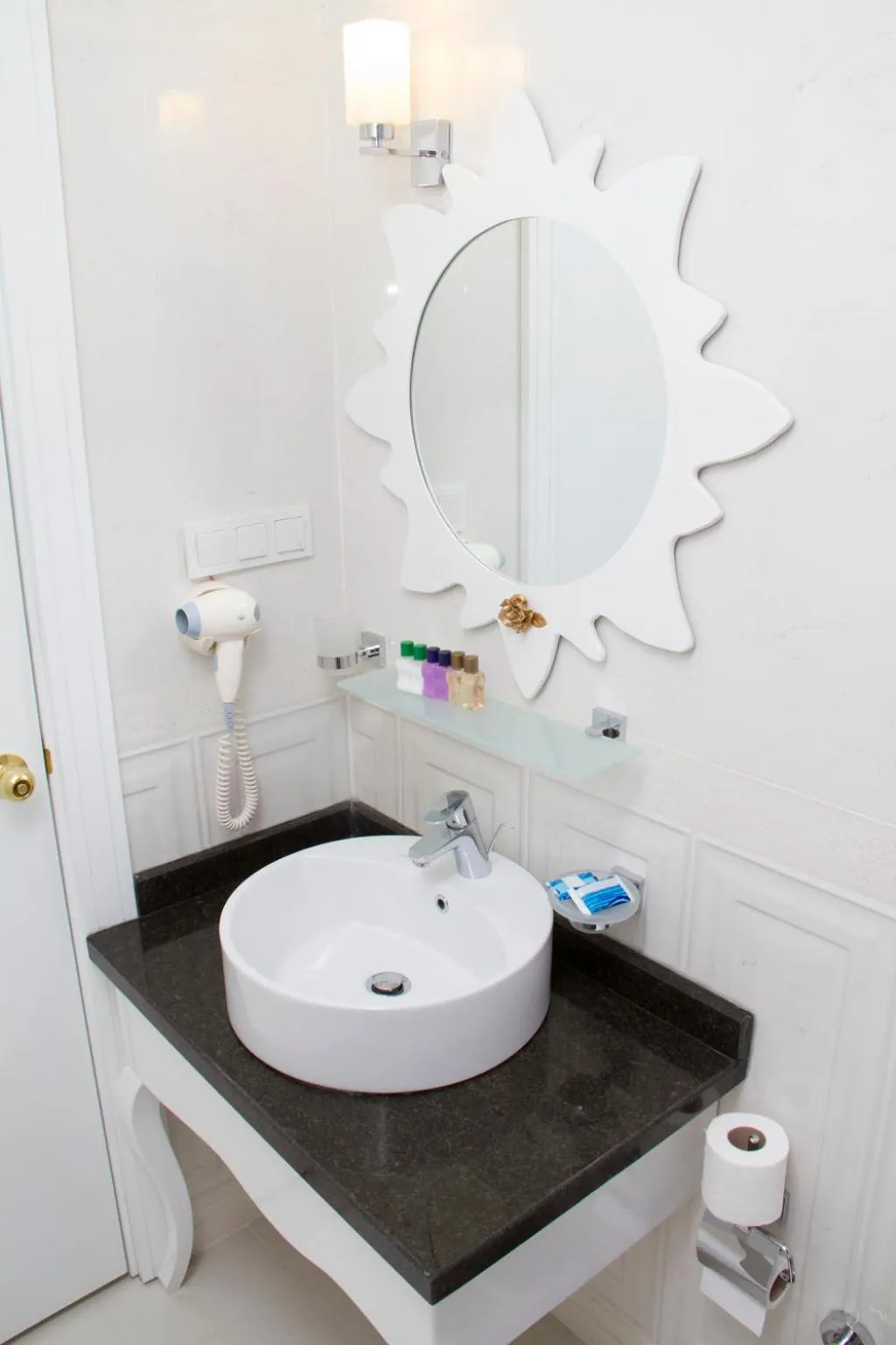 Bathroom in Kaleiçi Ozkavak Hotel