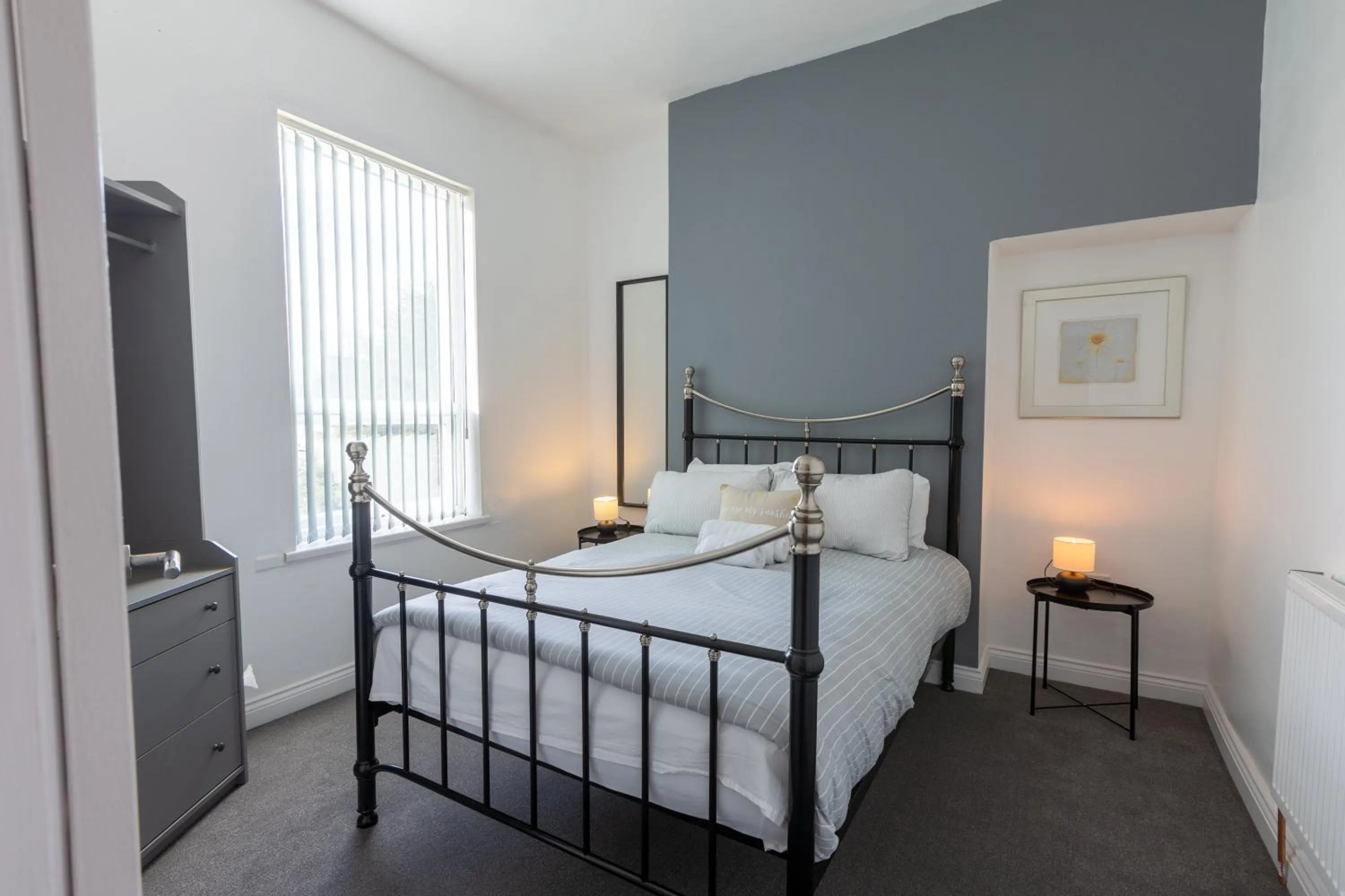 1 Bed Apt near Hospital and Stadium Free Parking Work or Leisure