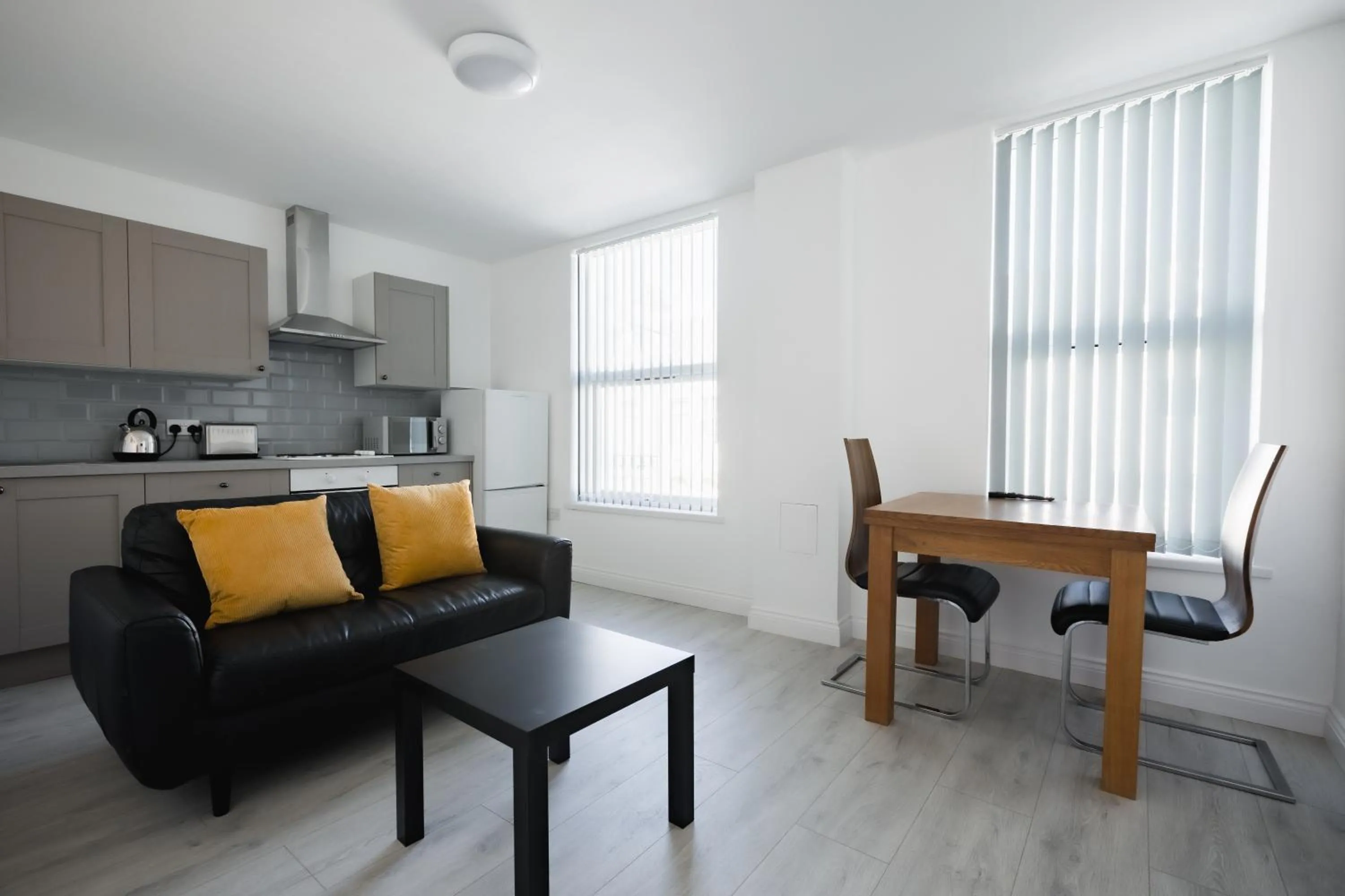 1 Bed Apt near Hospital and Stadium Free Parking Work or Leisure