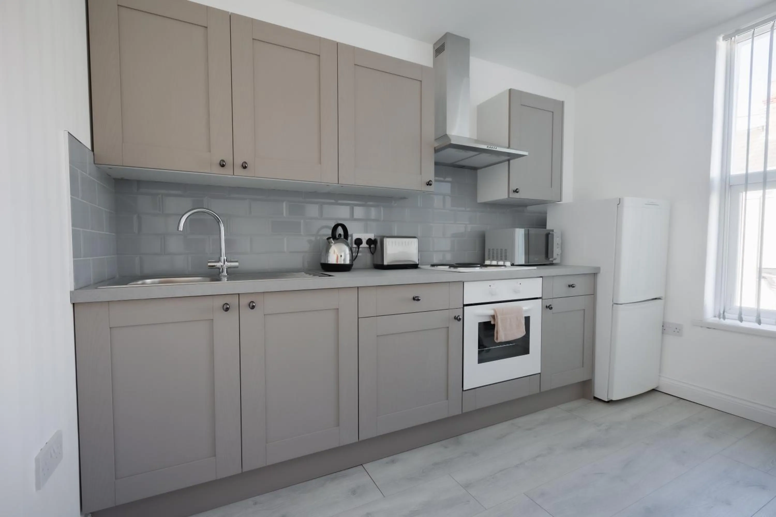 1 Bed Apt near Hospital and Stadium Free Parking Work or Leisure