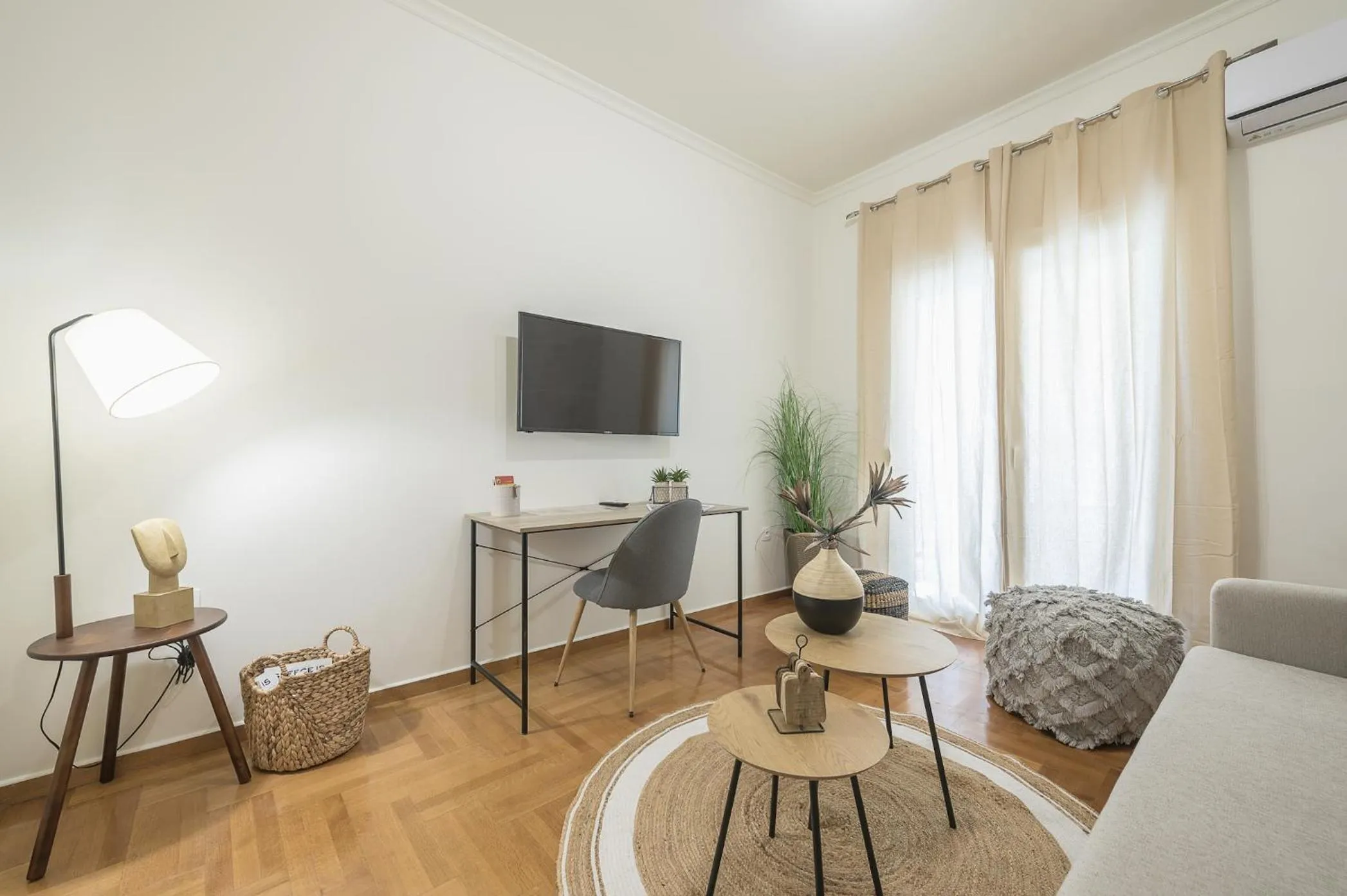 TV and multimedia in City Suite by Cloudkeys