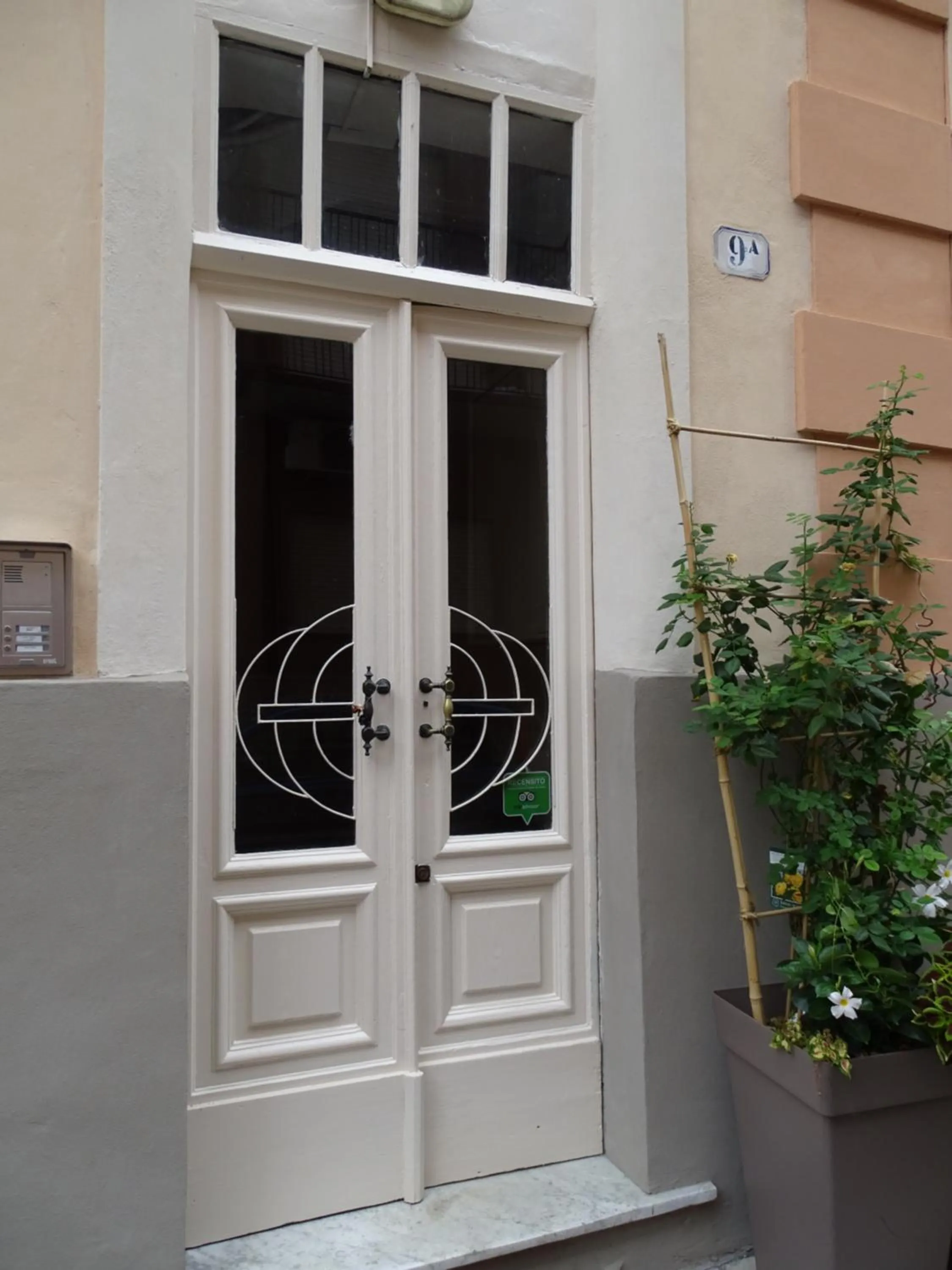 Facade/entrance in La Pajassa