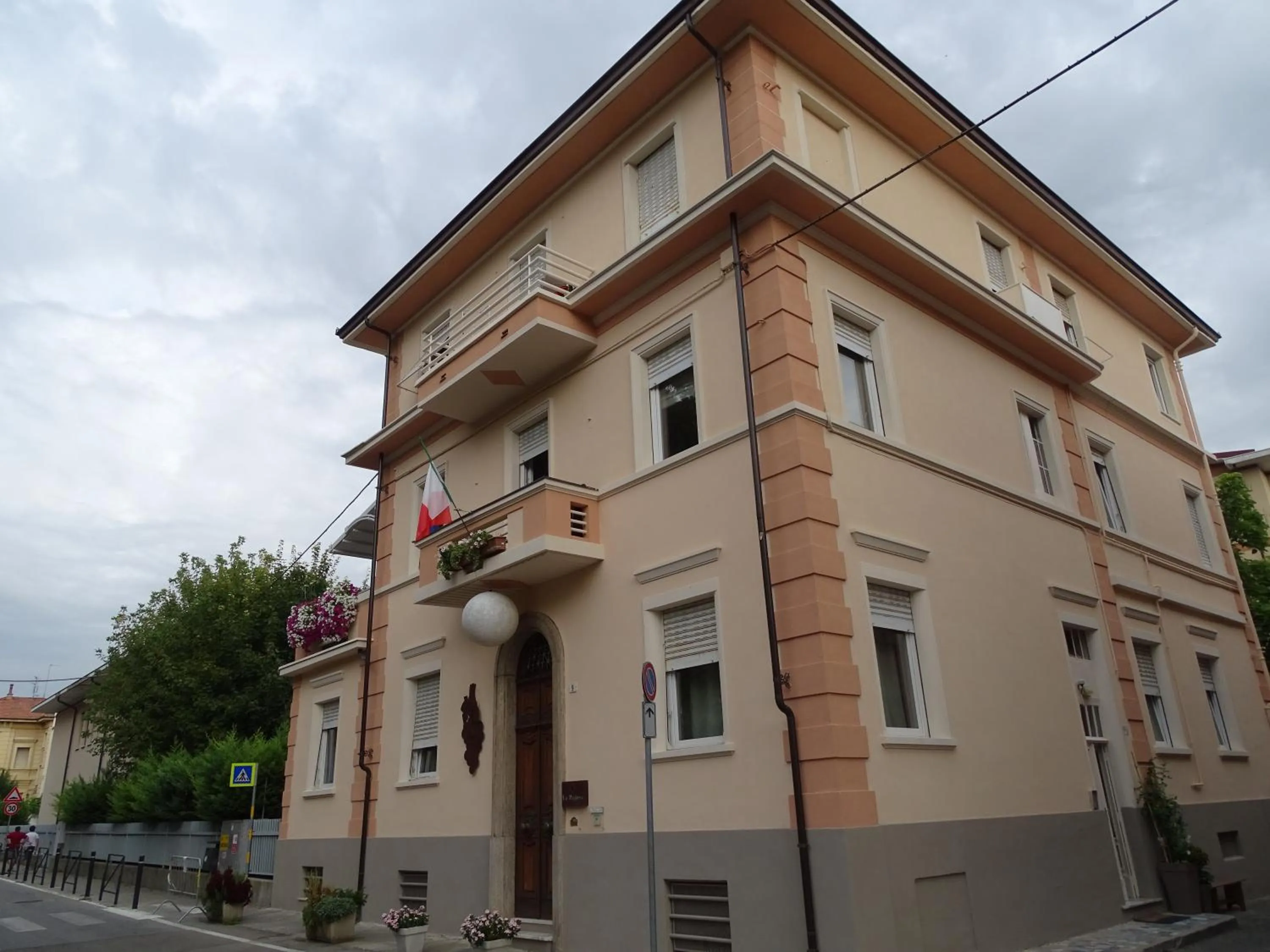 Property building in La Pajassa