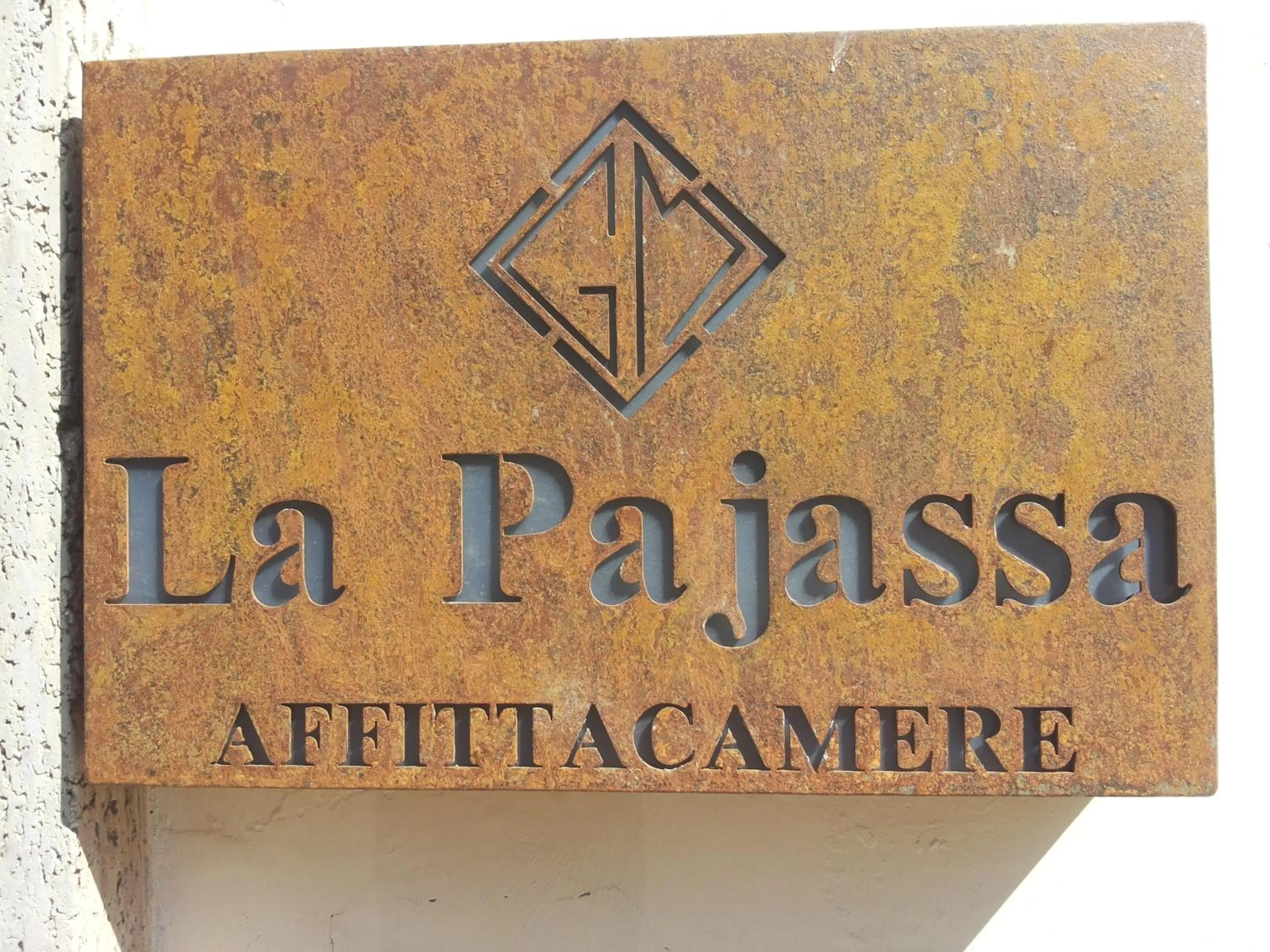 Facade/entrance in La Pajassa
