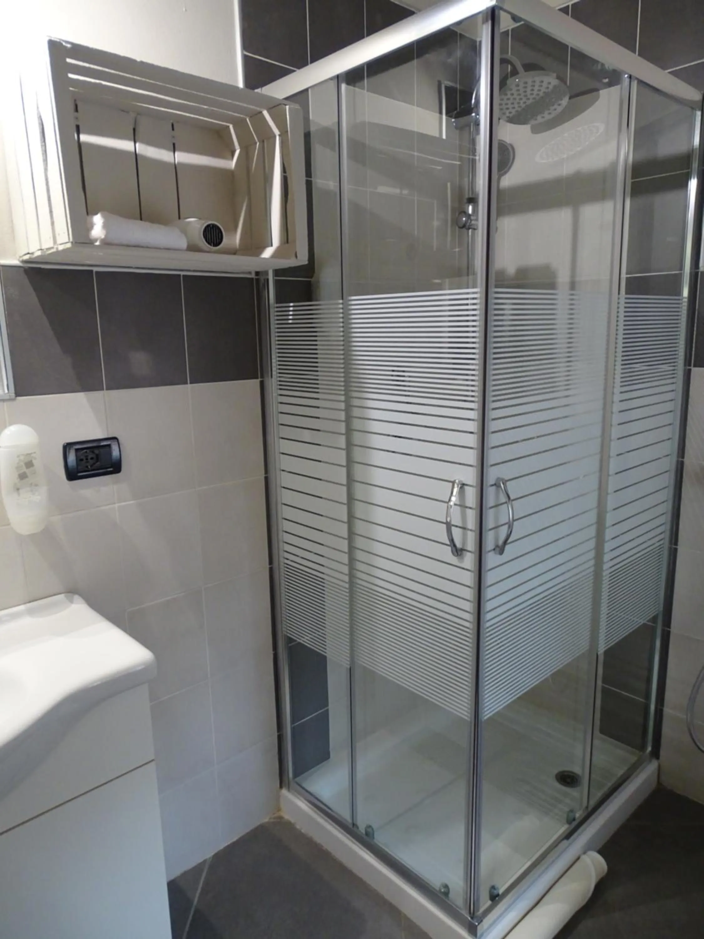 Shower in La Pajassa