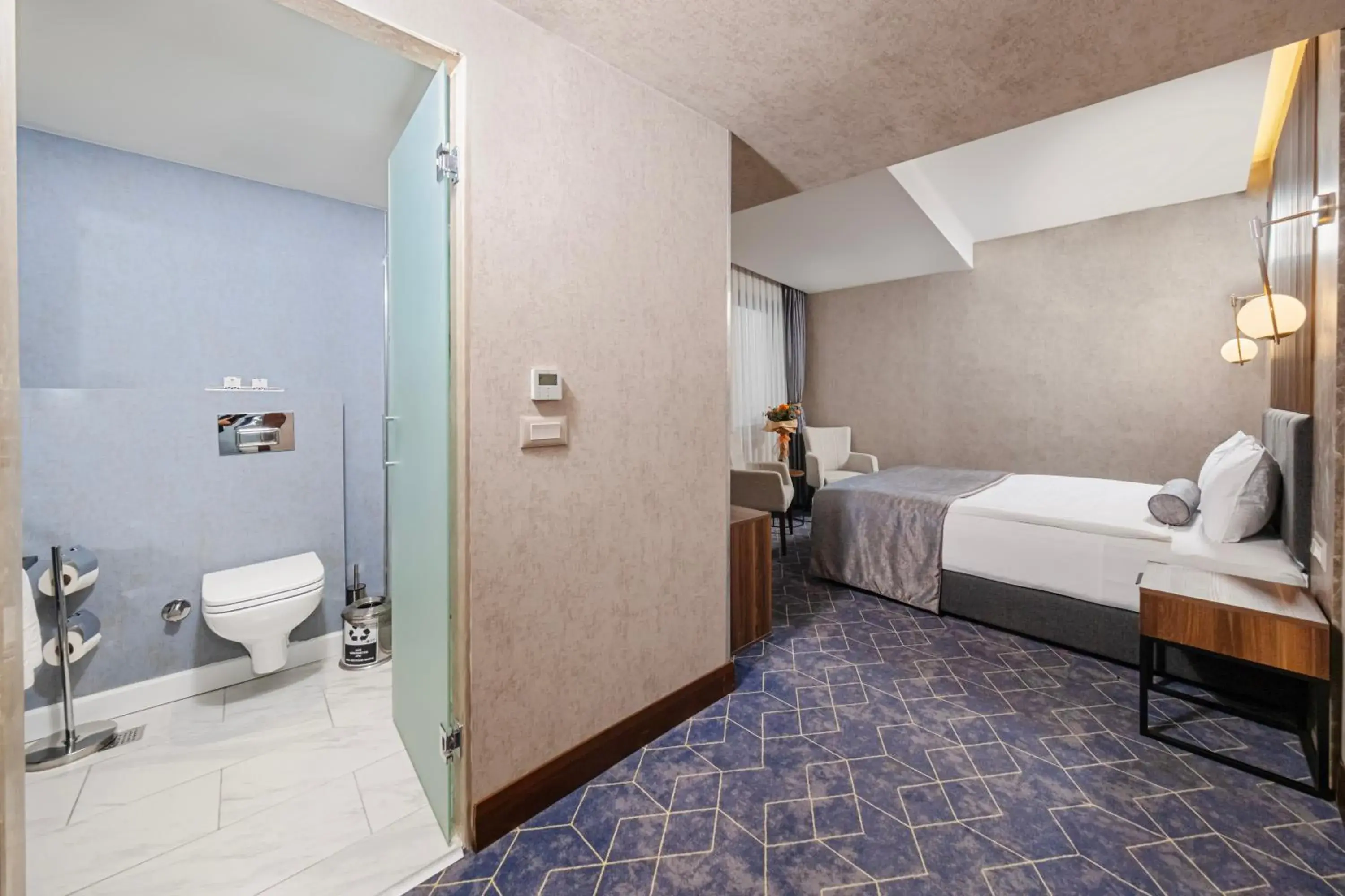 Toilet, Bed in Ring Stone Hotels Bosphorus - Special Class Toilet, Bed in Ring Stone Hotels Bosphorus - Special Class