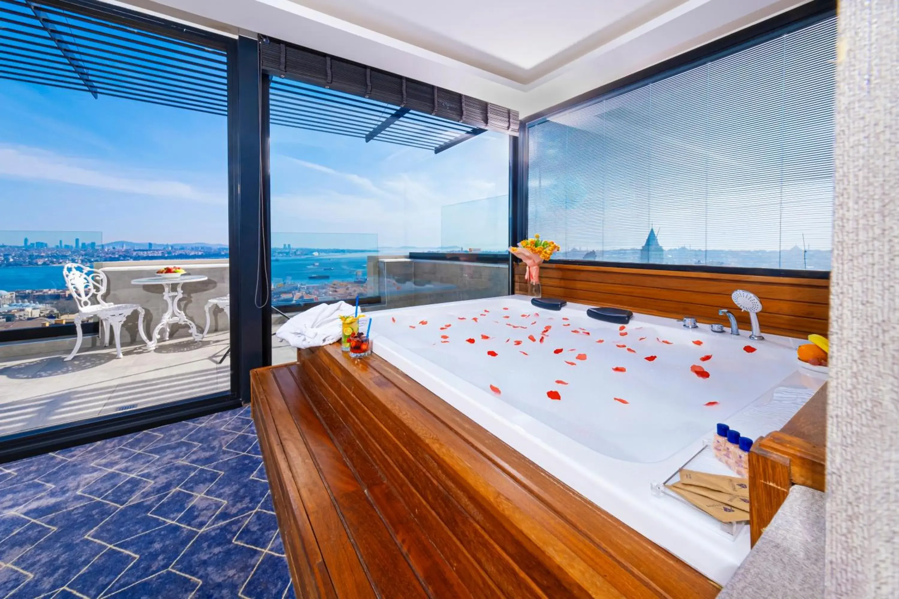 Bosphorus Suite with Terrace in Ring Stone Hotels Bosphorus - Special Class Bosphorus Suite with Terrace in Ring Stone Hotels Bosphorus - Special Class