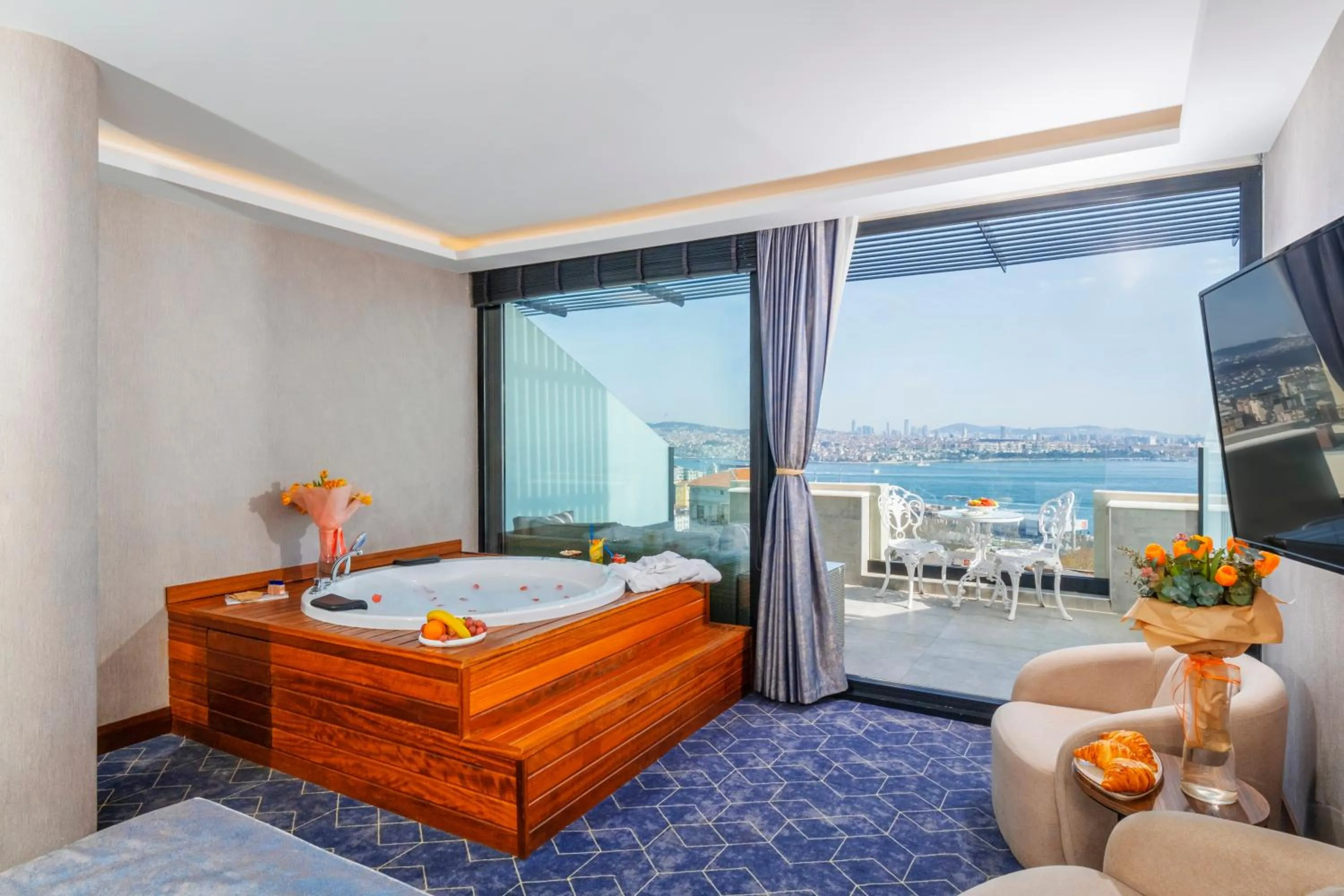 View (from property/room), Bed in Ring Stone Hotels Bosphorus - Special Class