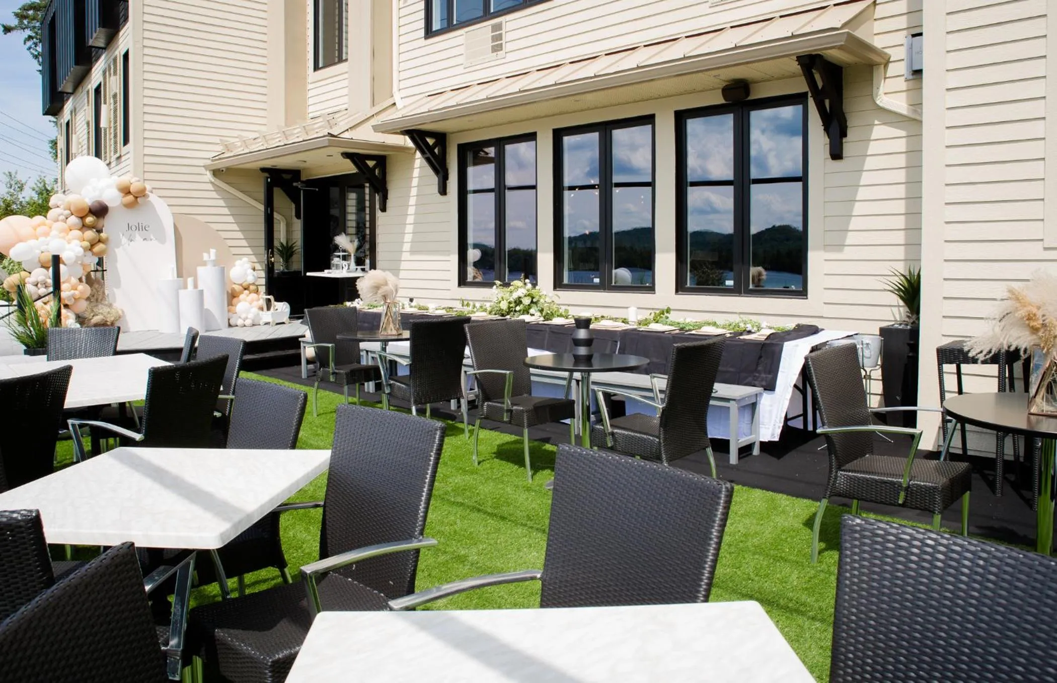 Patio in Auberge du Lac des Sables