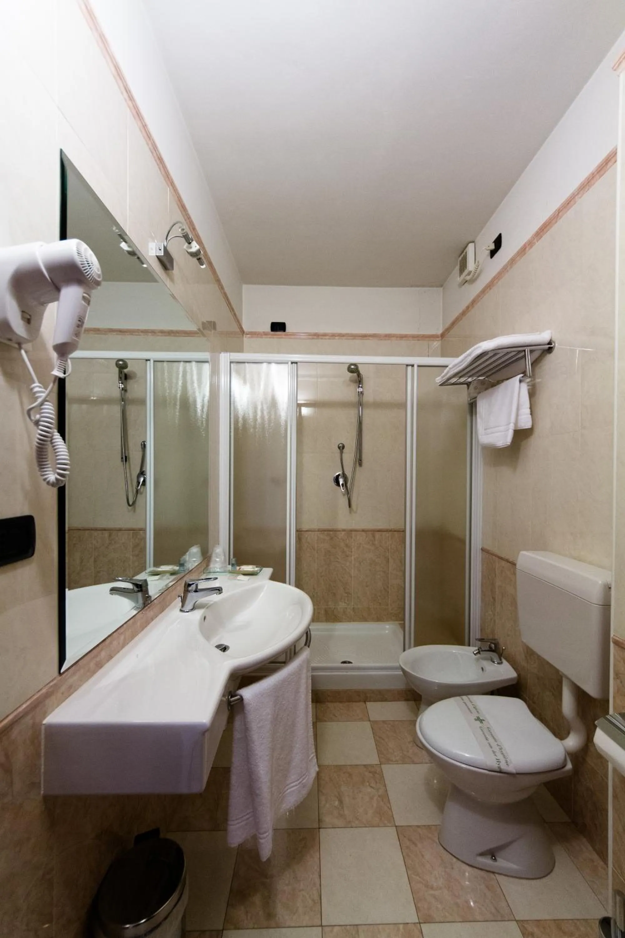 Shower in Vald Hotel