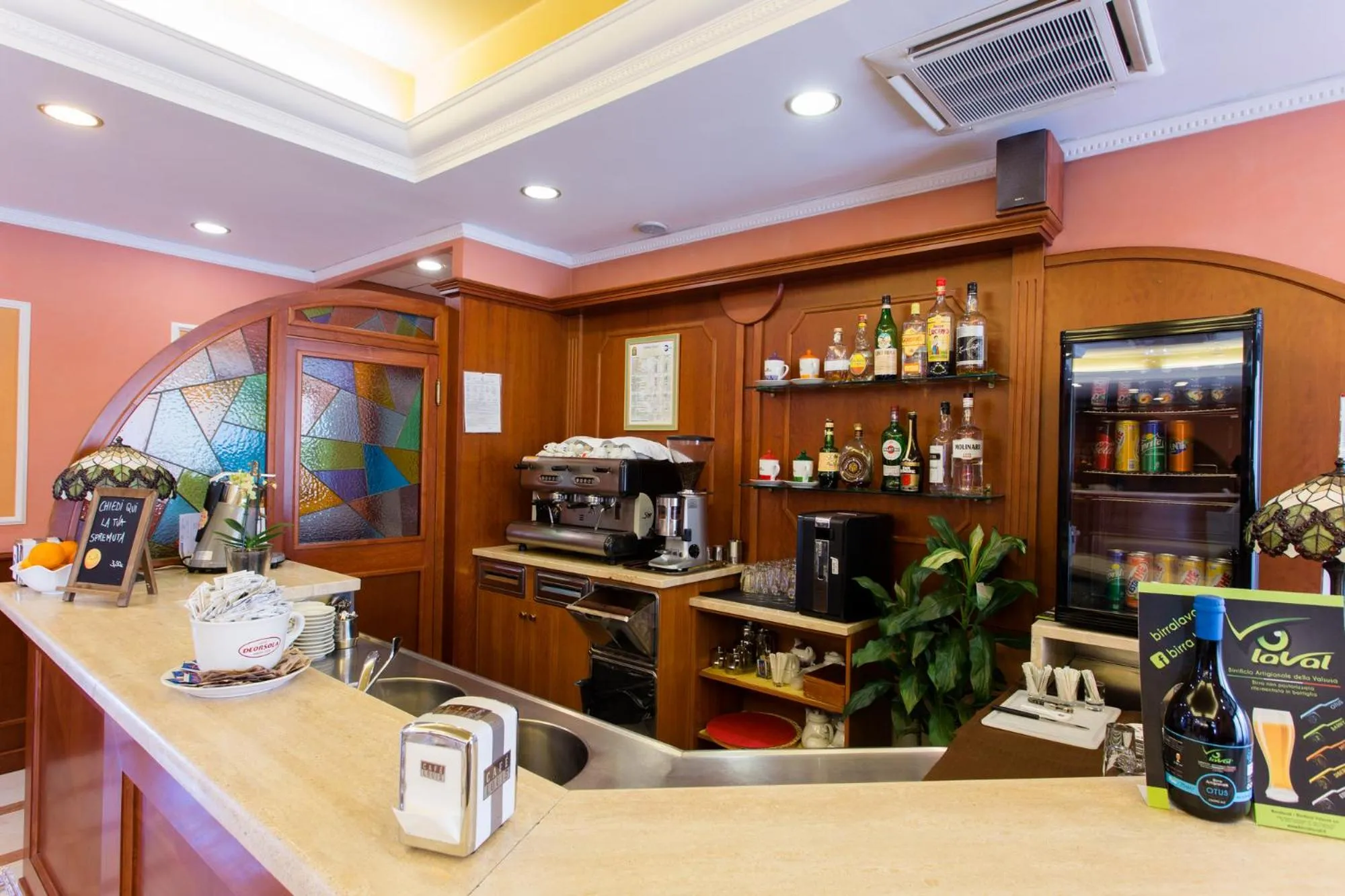 Restaurant/places to eat in Vald Hotel