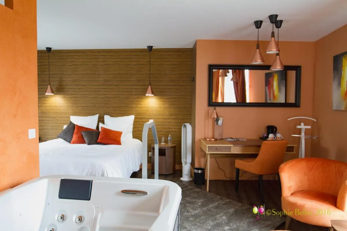 Text overlay, Bed in L'Hostellerie d'Acquigny