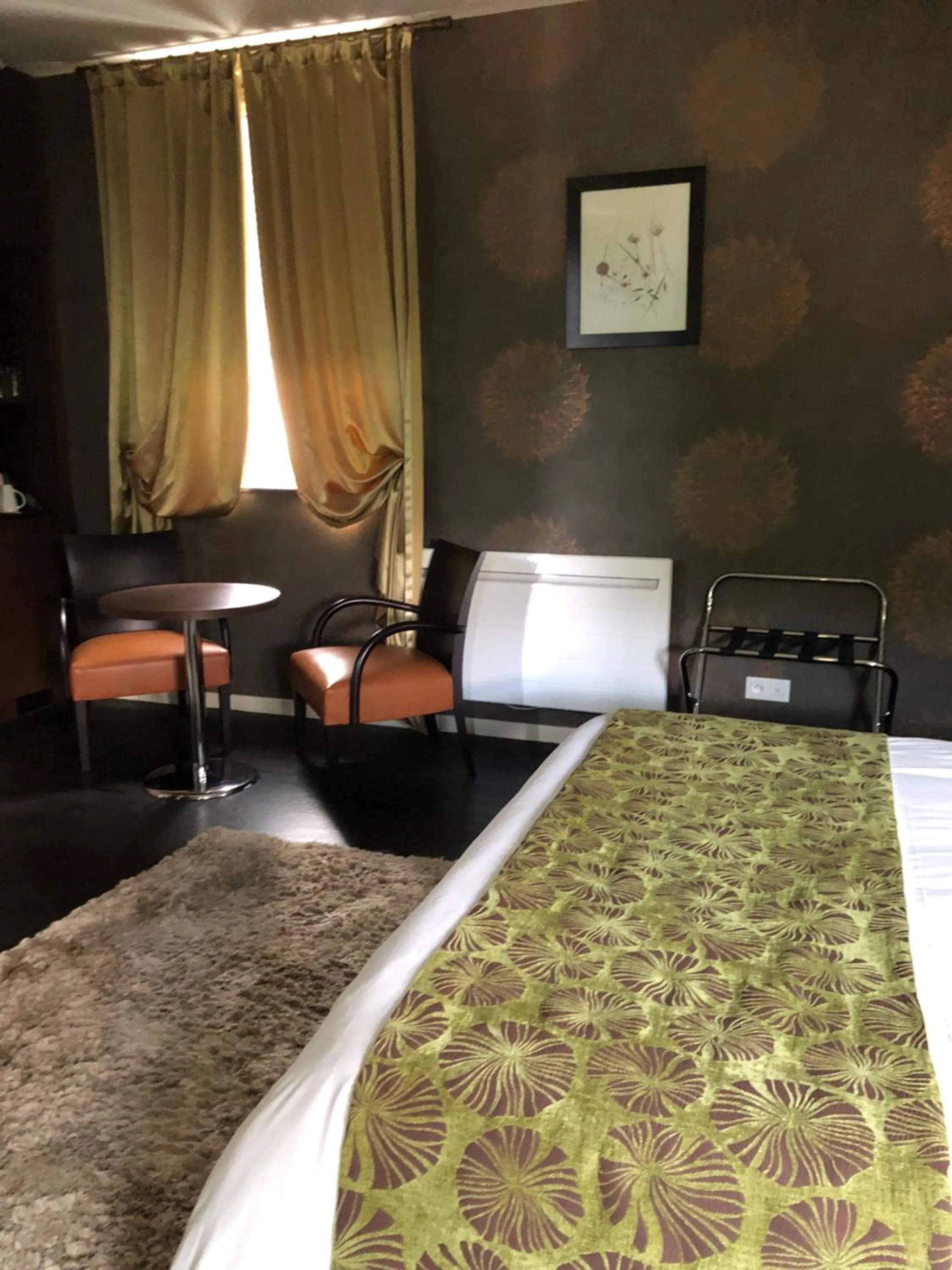 Living room, Bed in L'Hostellerie d'Acquigny