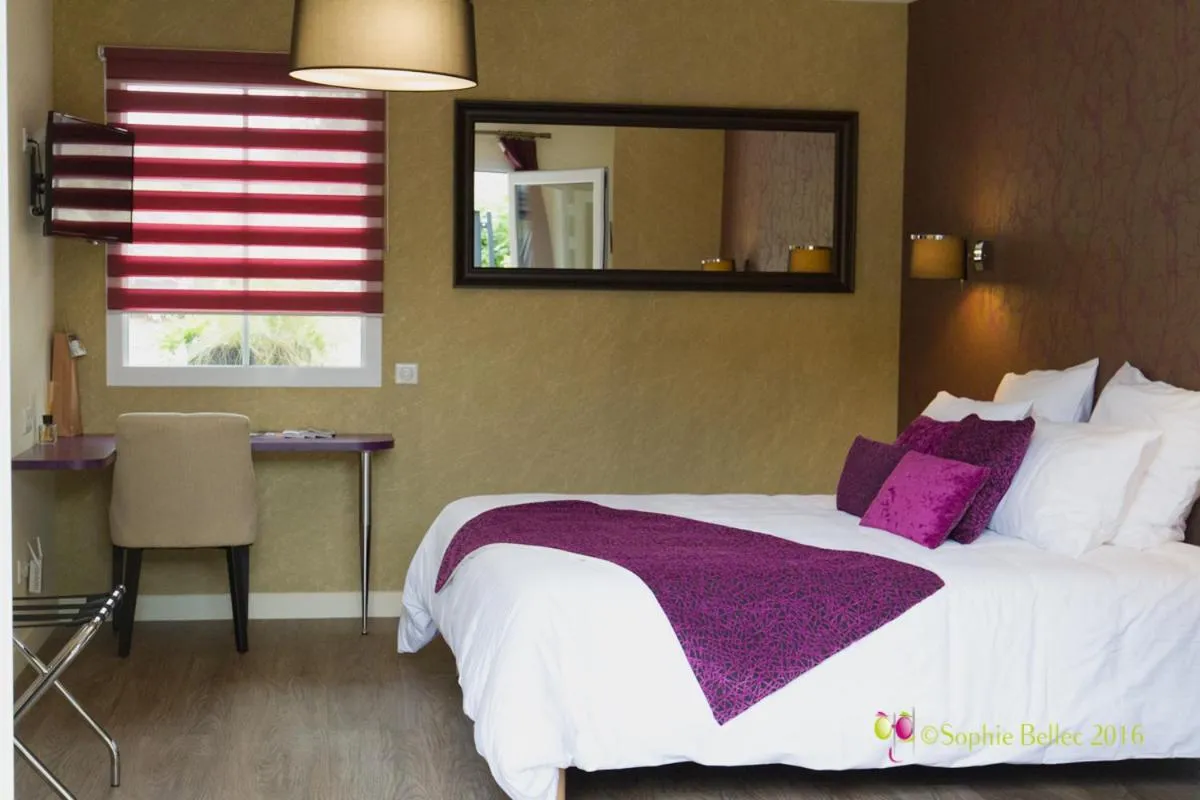 Bed in L'Hostellerie d'Acquigny