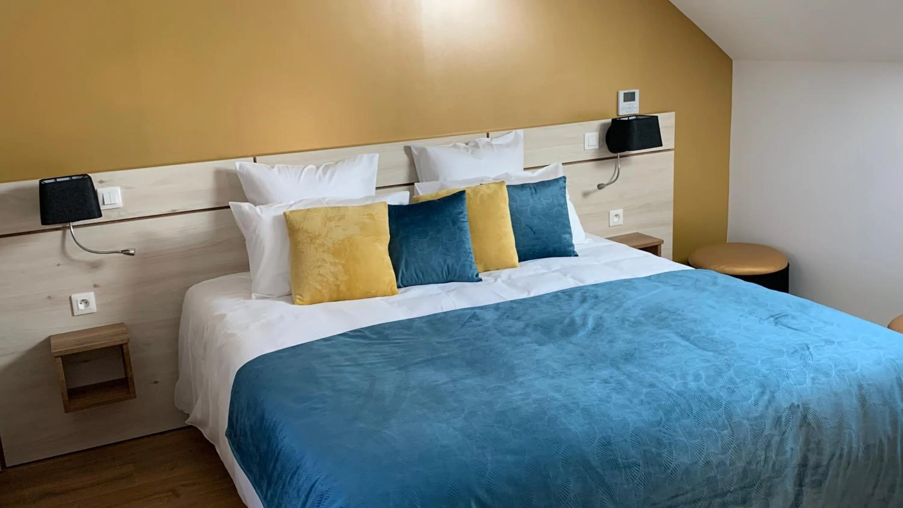 Bed in L'Hostellerie d'Acquigny