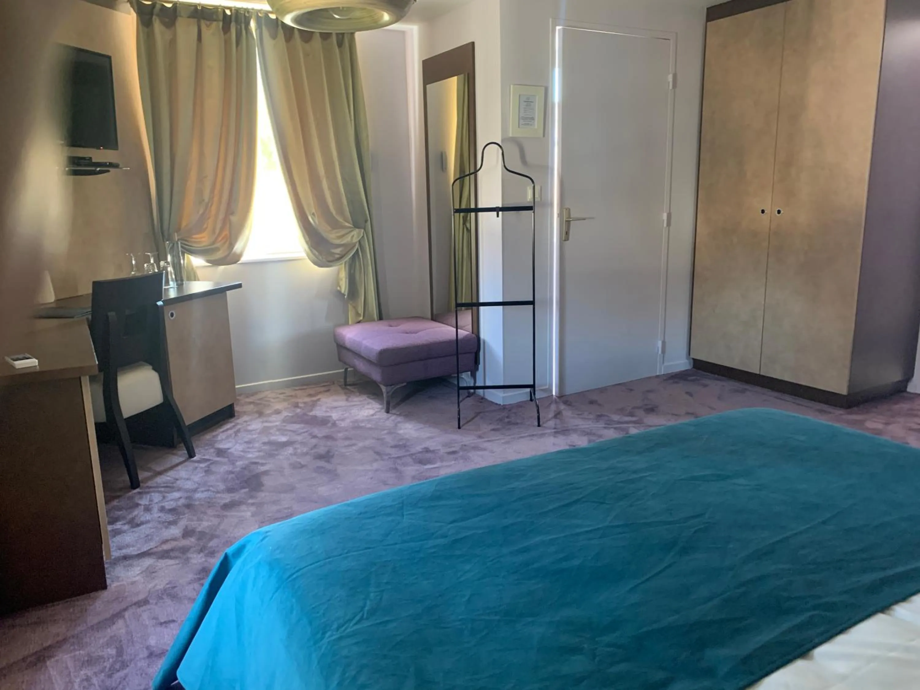 Bed in L'Hostellerie d'Acquigny