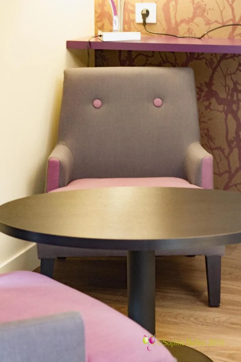 Seating area, Bed in L'Hostellerie d'Acquigny