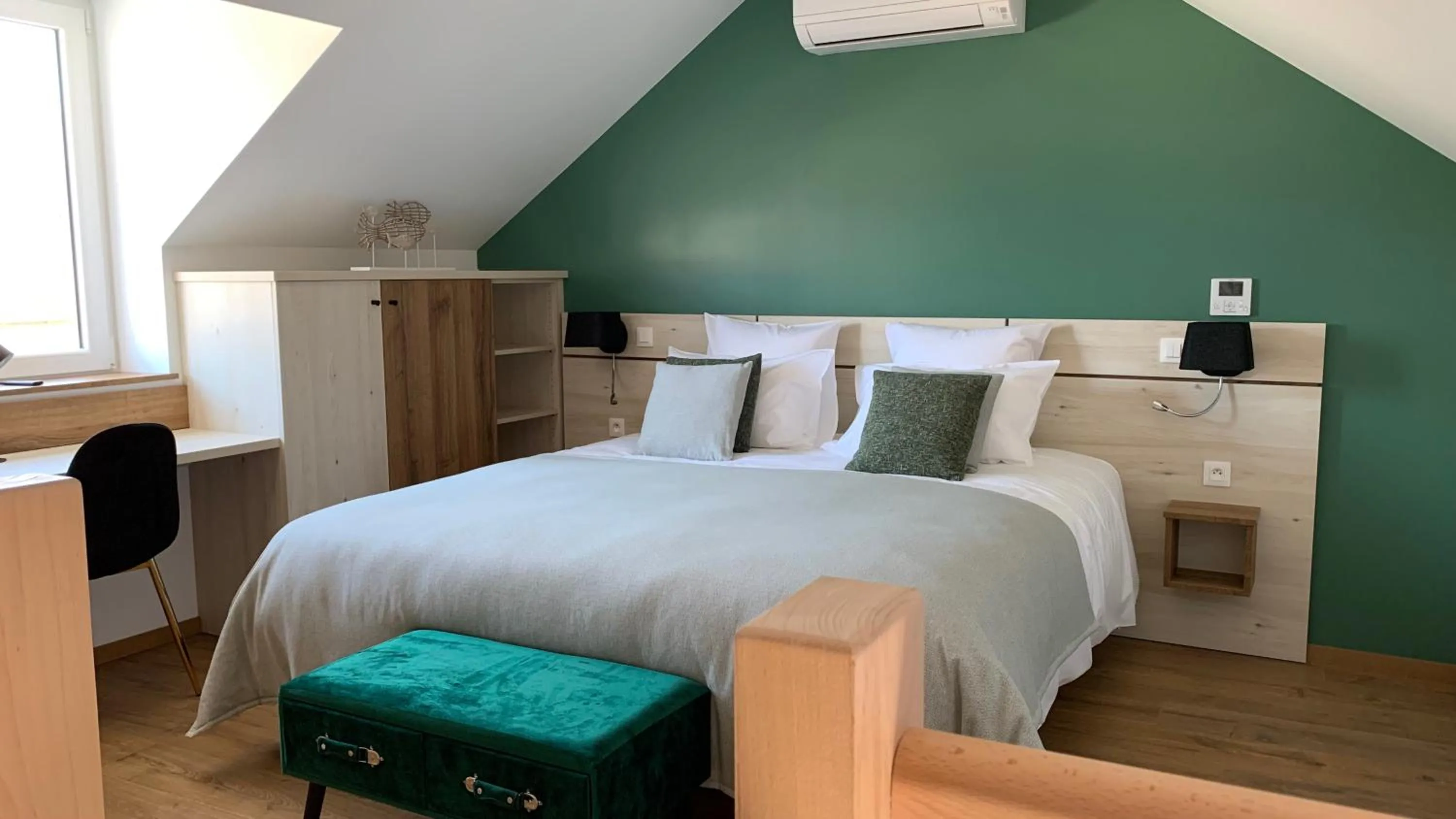 Bed in L'Hostellerie d'Acquigny