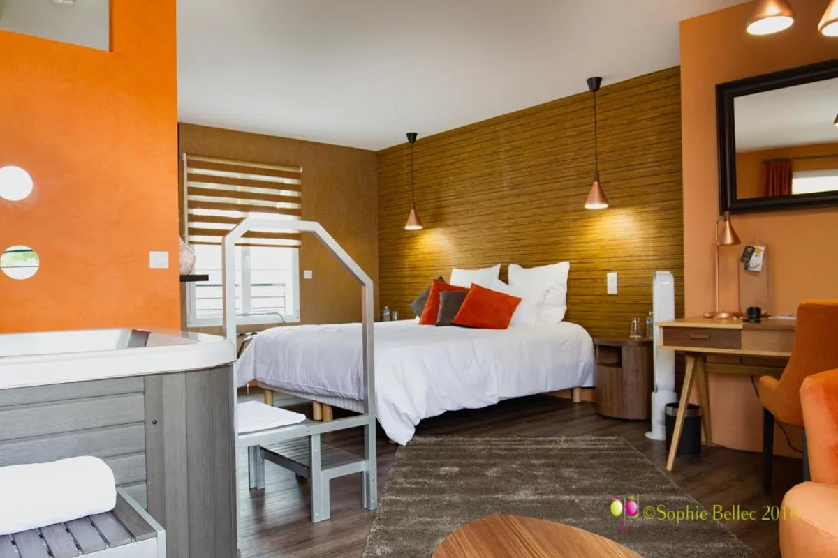 Photo of the whole room, Bed in L'Hostellerie d'Acquigny