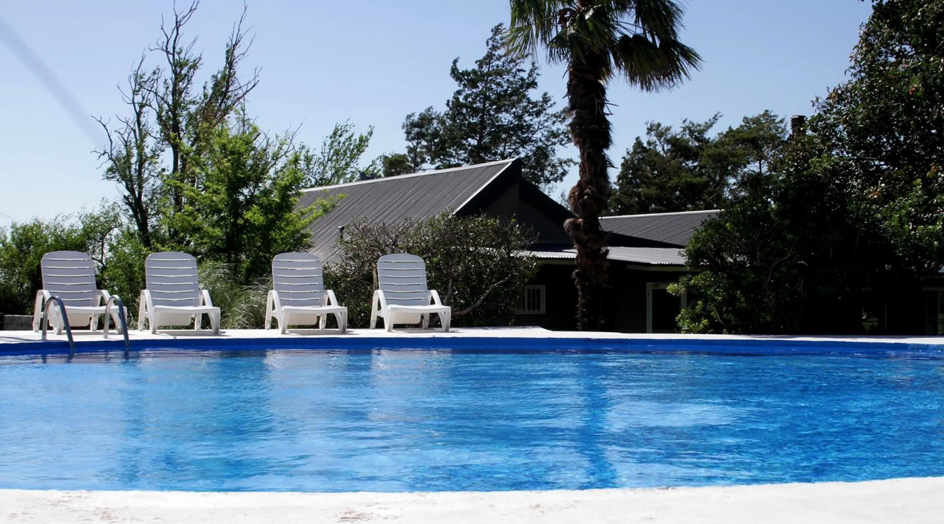 Swimming pool in Hotel de Campo Posada la Esperanza