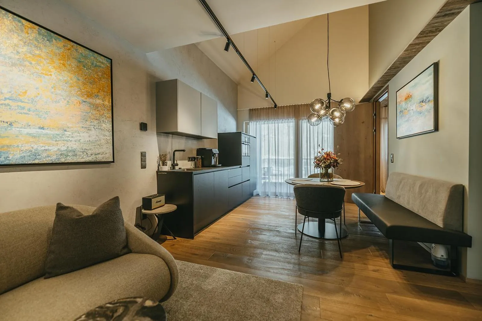 Kitchen or kitchenette in The Black Eagle Luxury Appartements